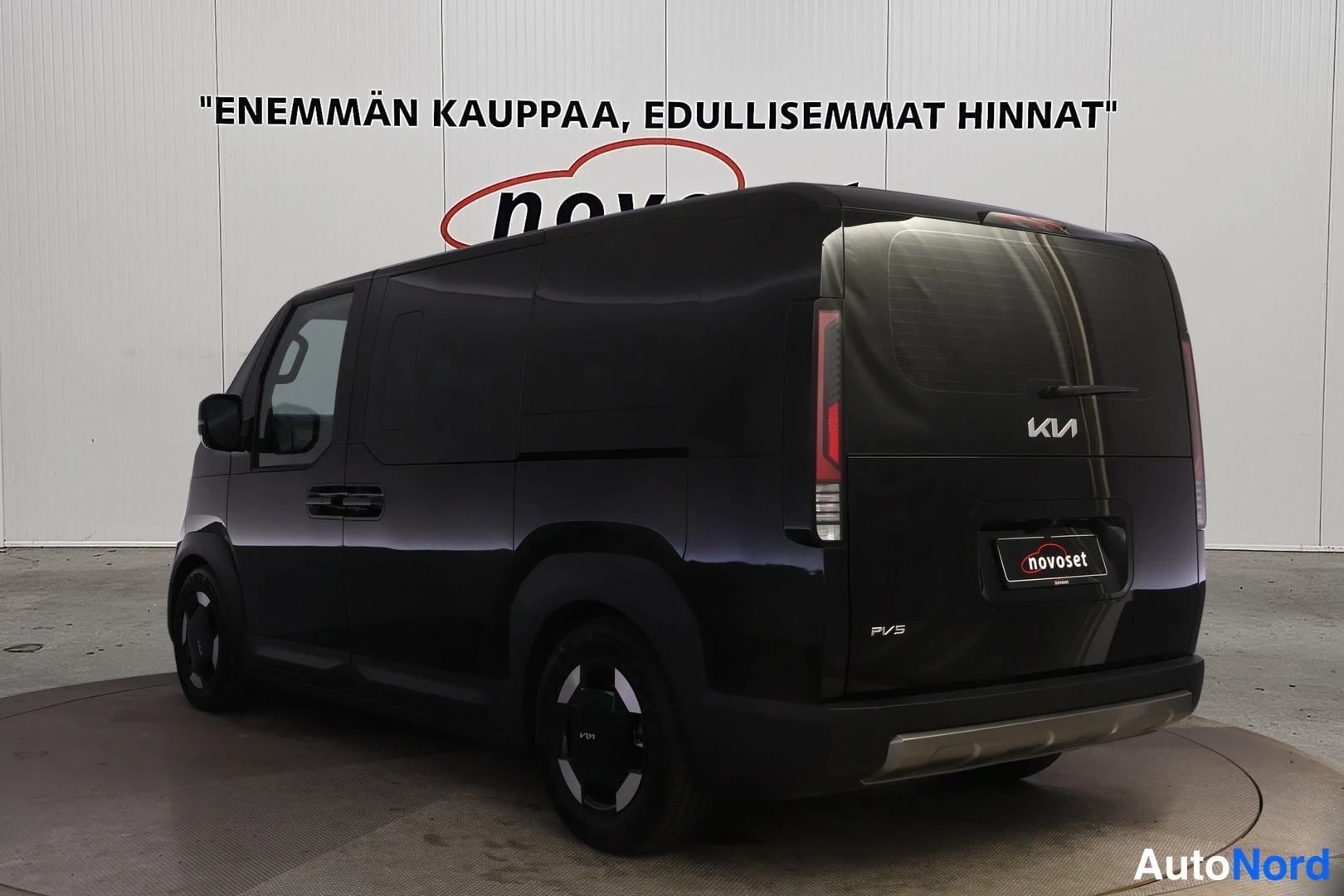 Musta KIA PV5 2026, takaviisto, kuva 5