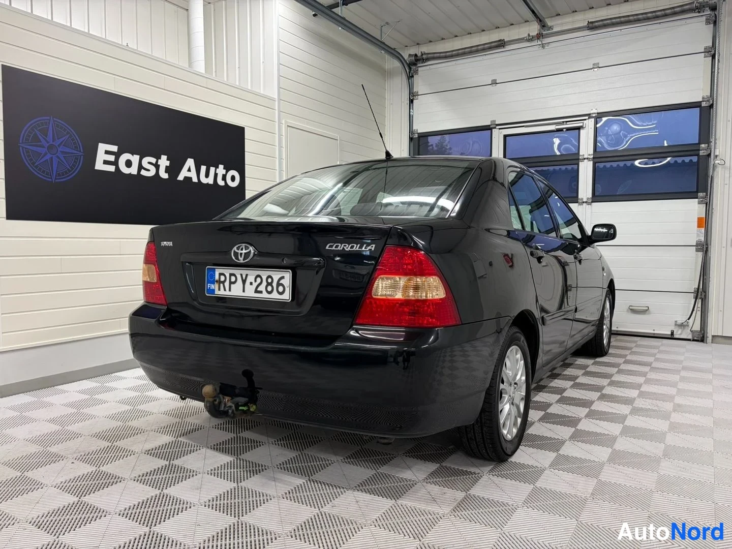Musta Toyota Corolla 2004, takaviisto, kuva 6