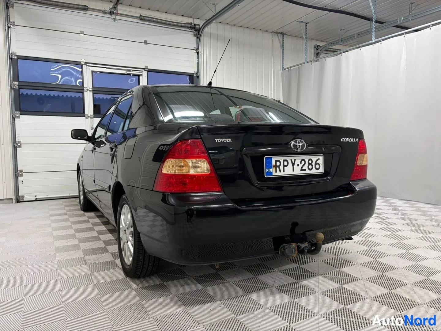 Musta Toyota Corolla 2004, takaviisto, kuva 7