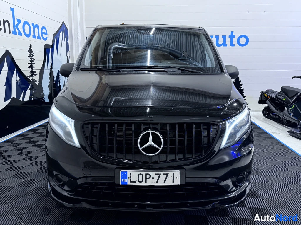Musta Mercedes-Benz Vito 2019, edestä, kuva 4