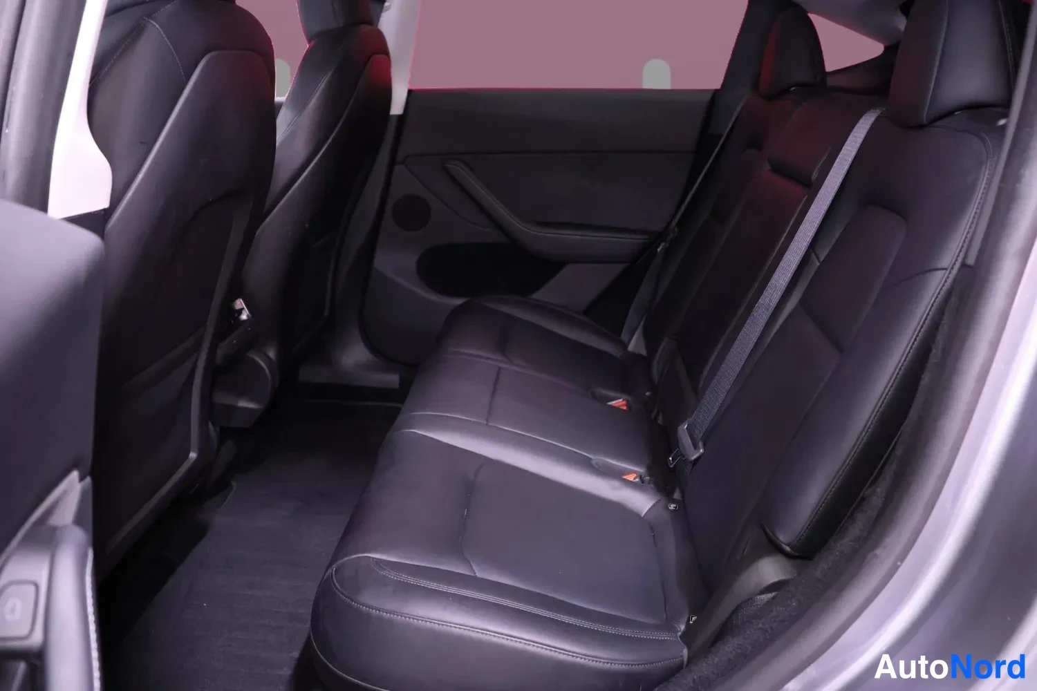 Hopea Tesla Model Y 2024, kuva 16