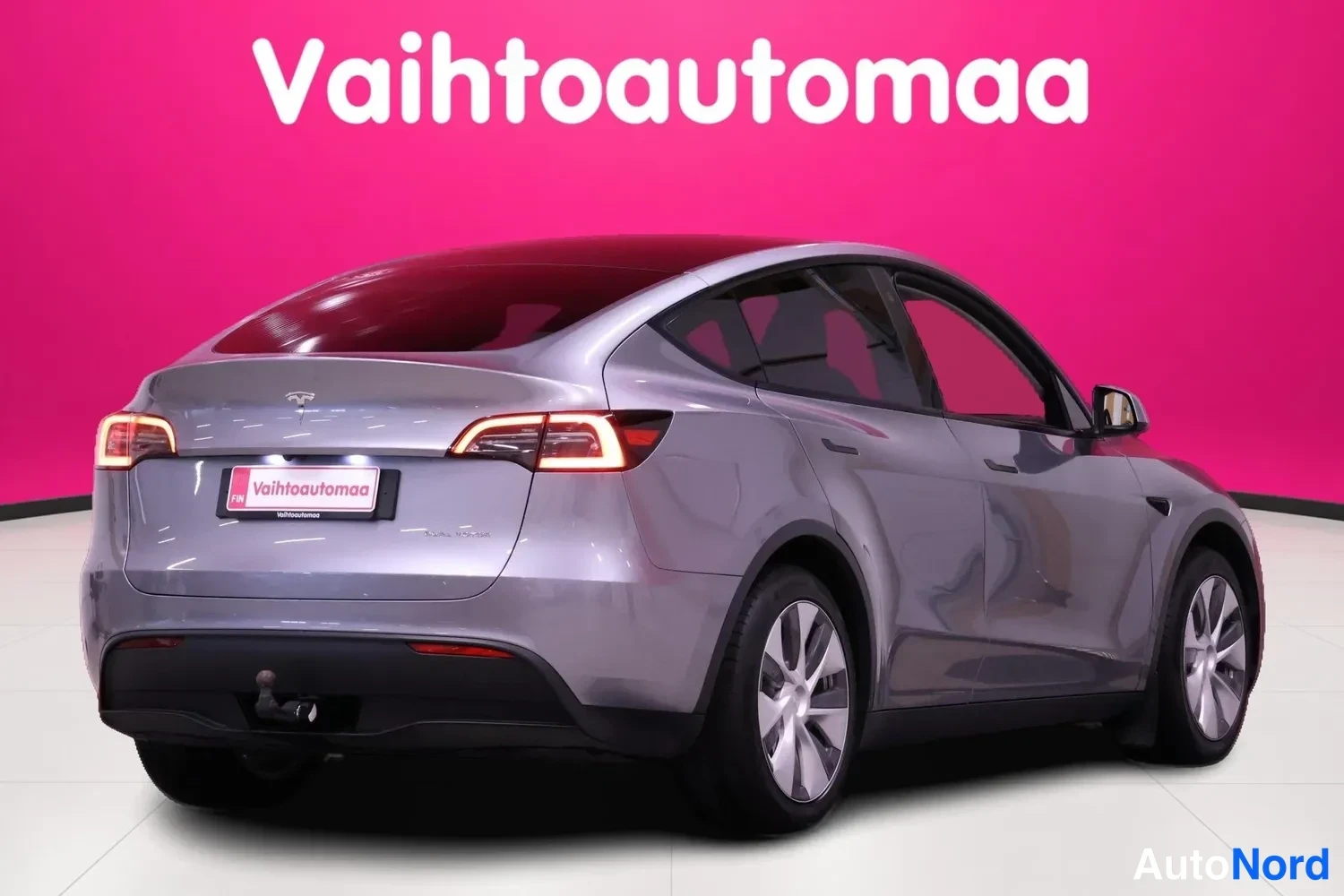 Hopea Tesla Model Y 2024, takaviisto, kuva 5