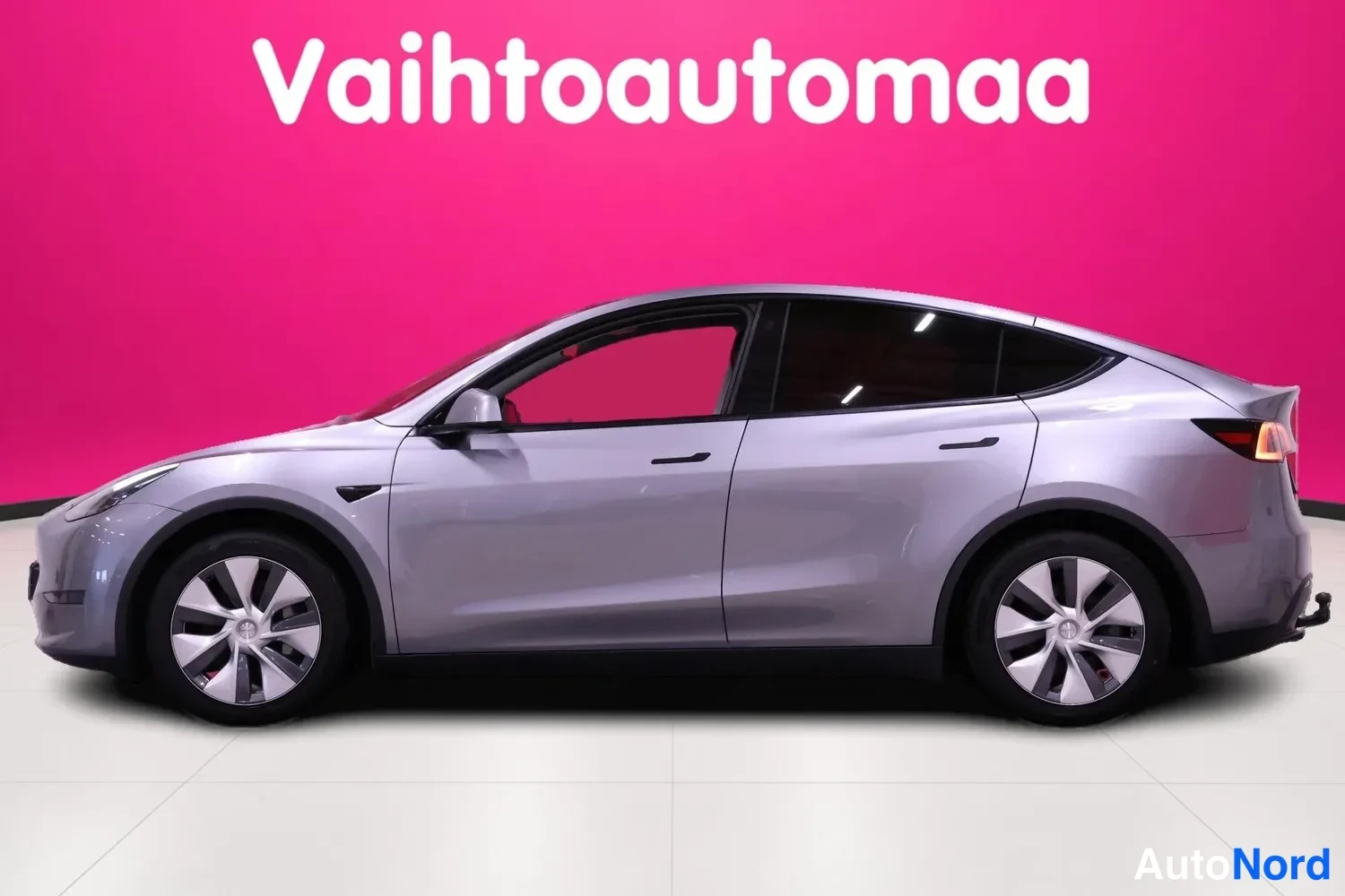 Hopea Tesla Model Y 2024, sivulta, kuva 4