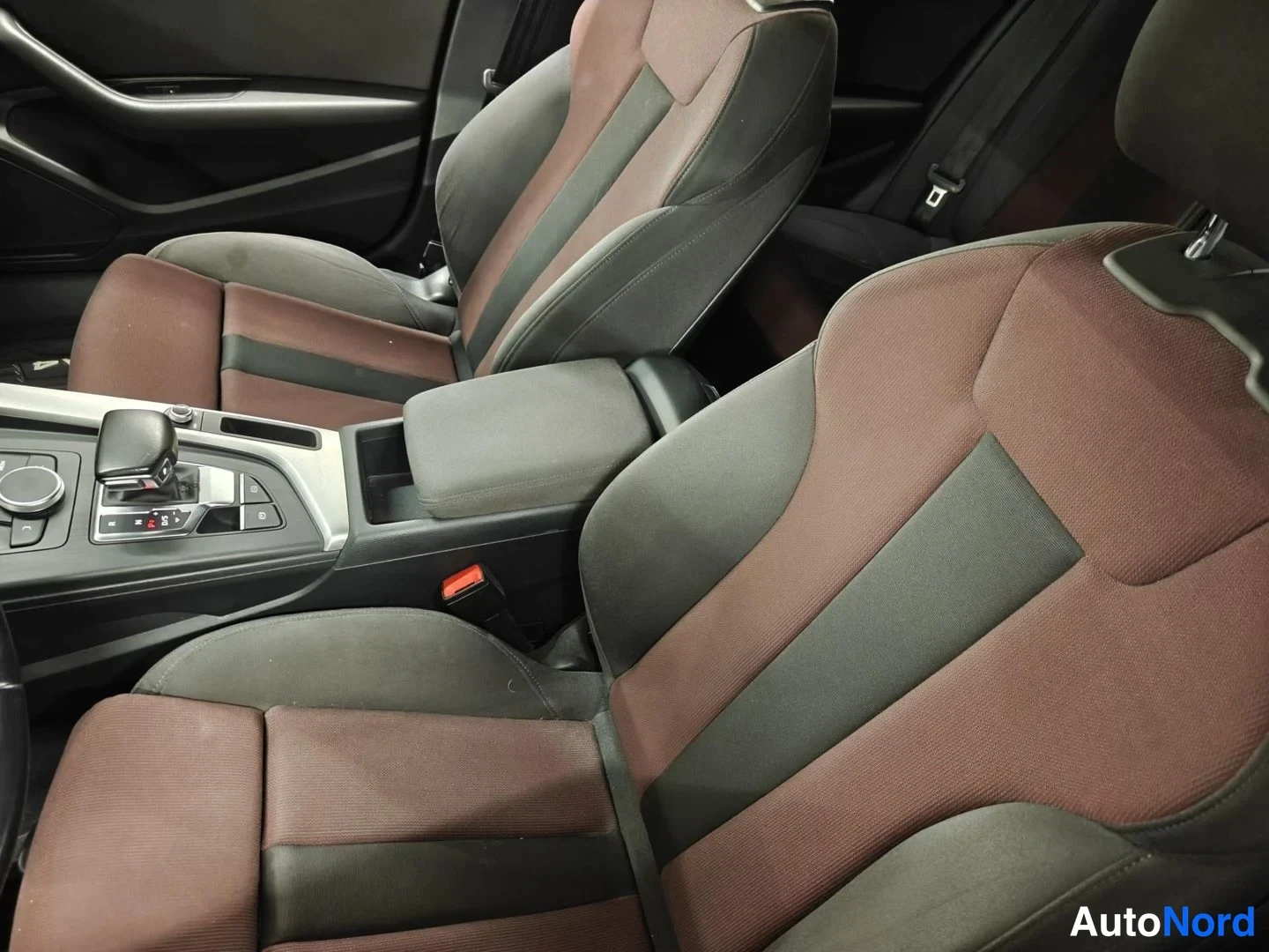 Black Audi A4 Avant 2016, photo 6