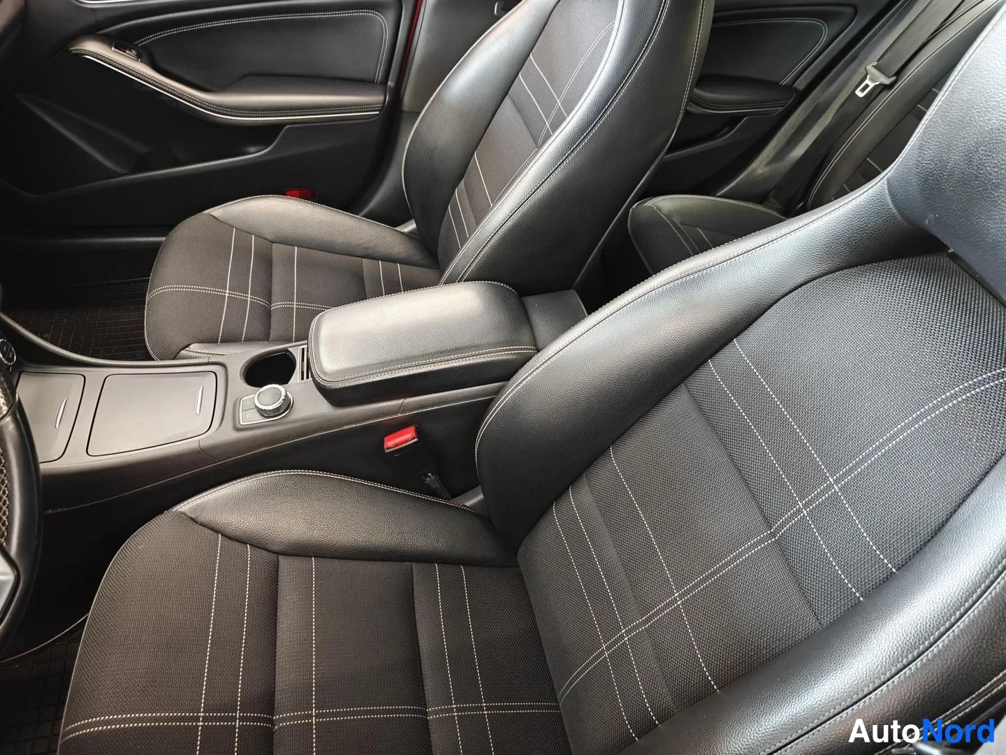Red Mercedes-Benz CLA 180 2014, photo 6