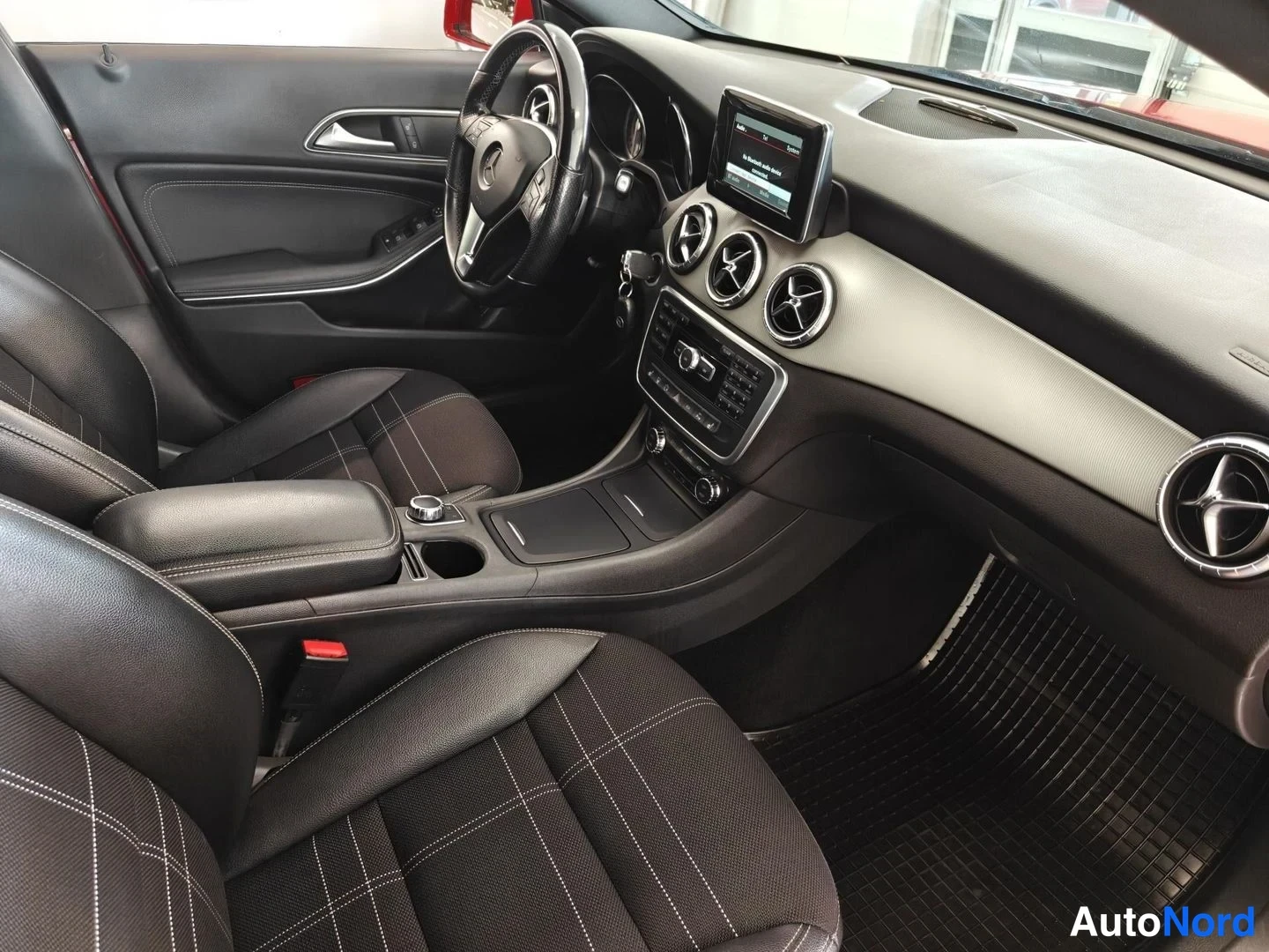 Red Mercedes-Benz CLA 180 2014, photo 7
