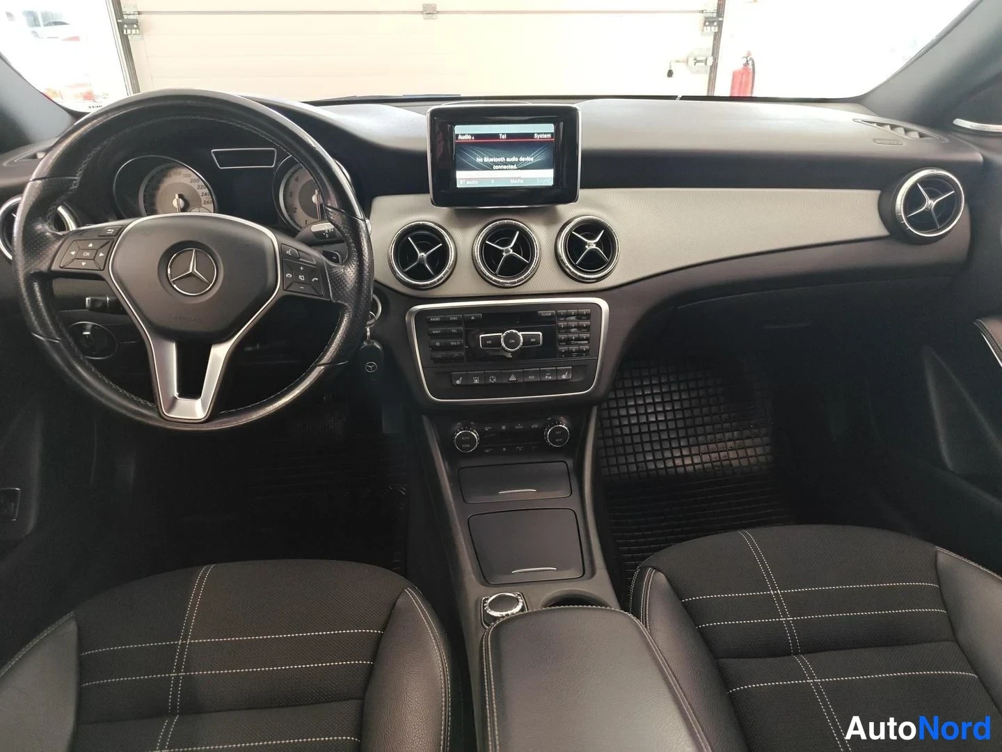 Red Mercedes-Benz CLA 180 2014, photo 8