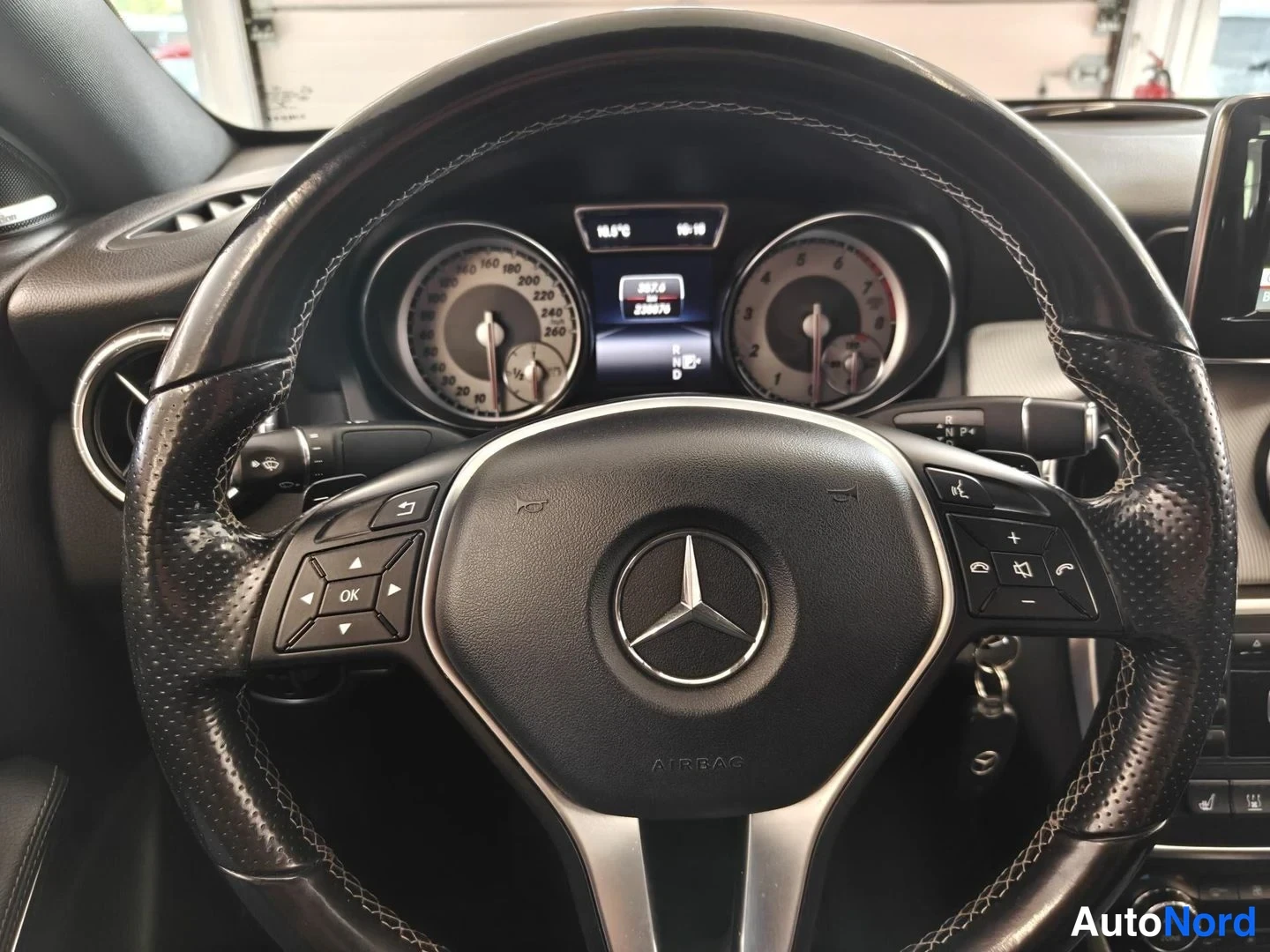 Red Mercedes-Benz CLA 180 2014, photo 9
