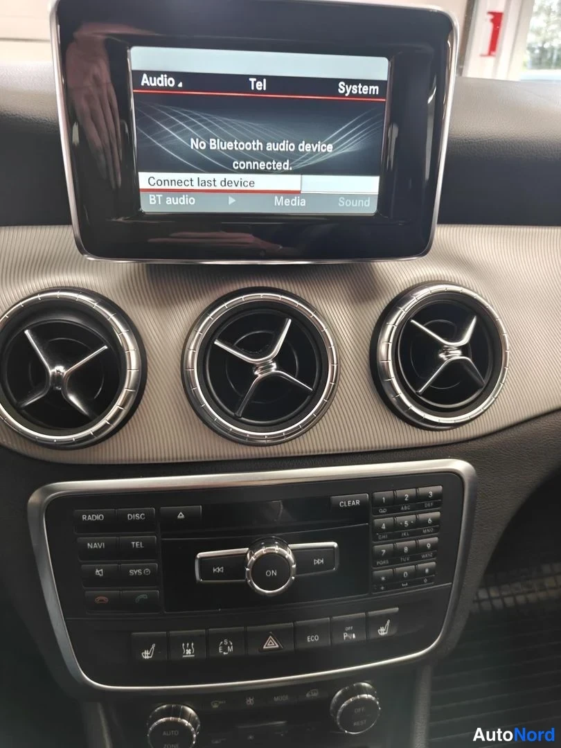 Red Mercedes-Benz CLA 180 2014, detail, photo 5