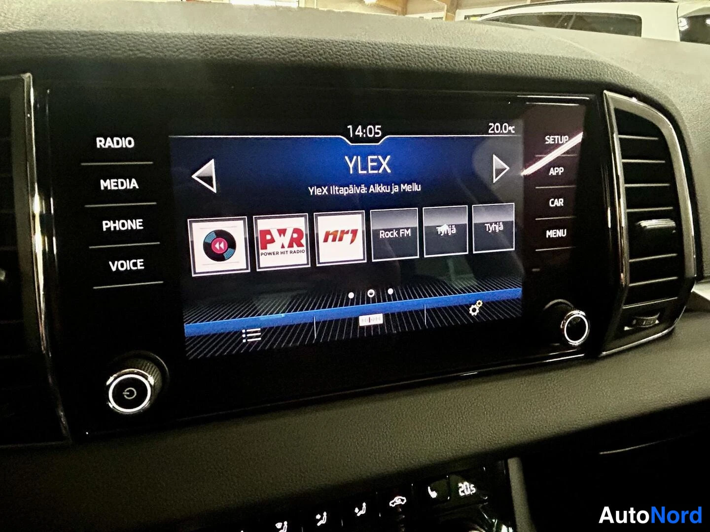 Ruskea Skoda Karoq 2019, kuva 5