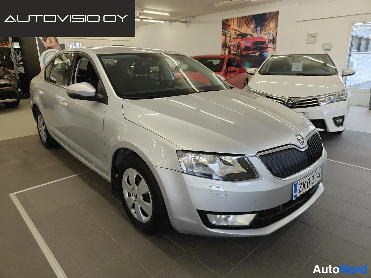 Hopea Skoda Octavia 2015, etuviisto, keula oikealle, kuva 2