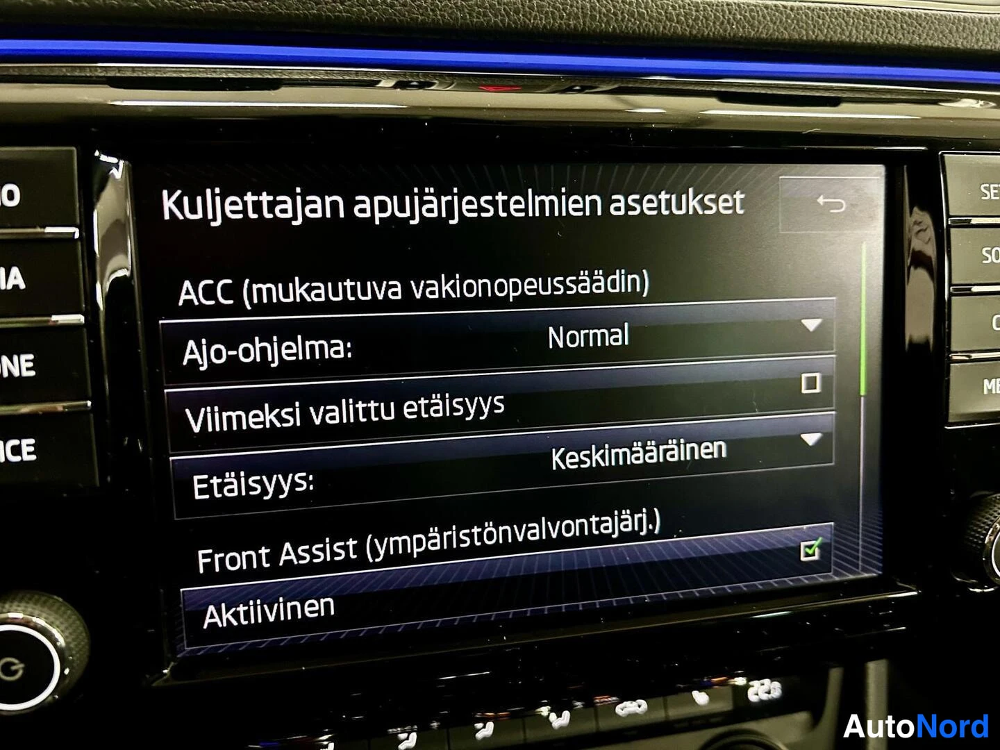 Beige Skoda Superb 2017, photo 8