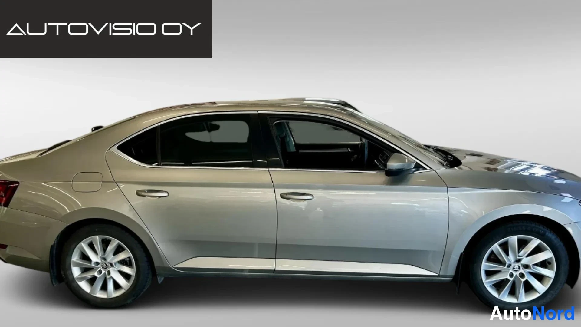 Beige Skoda Superb 2017, side, photo 3