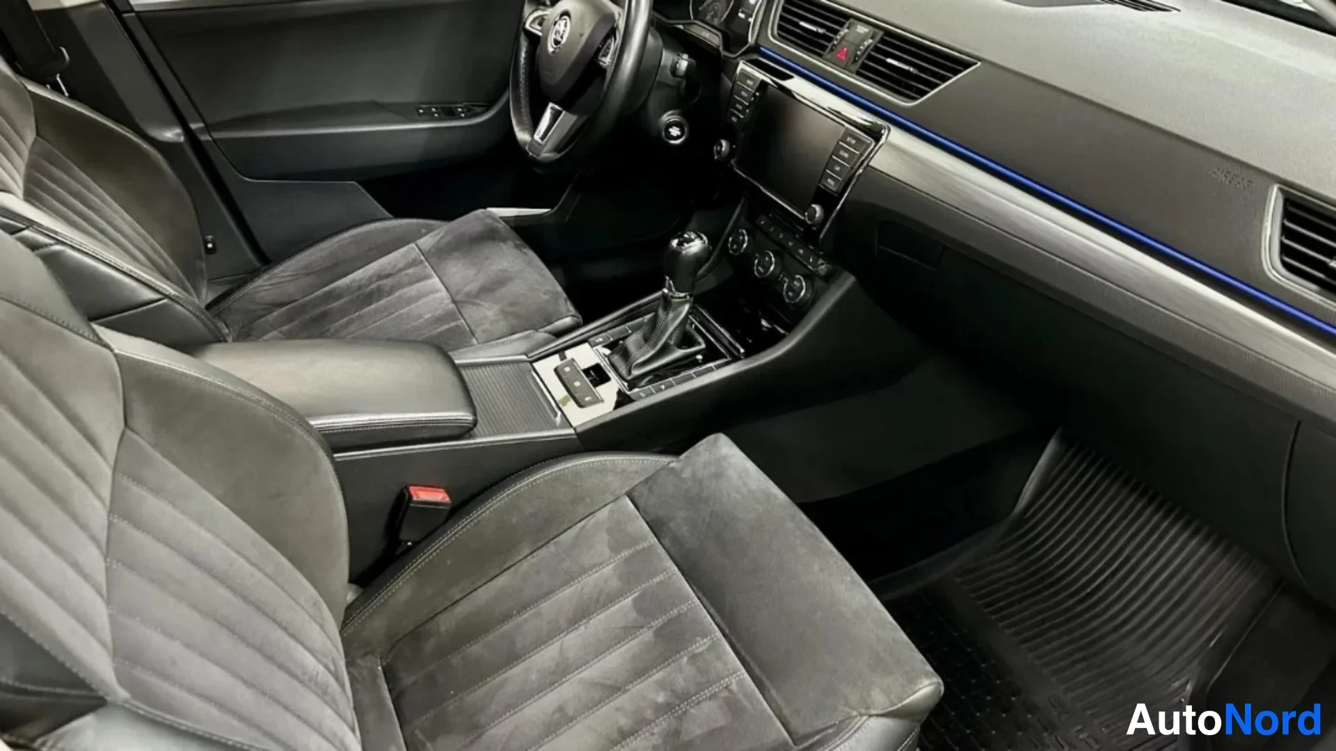 Beige Skoda Superb 2017, photo 6
