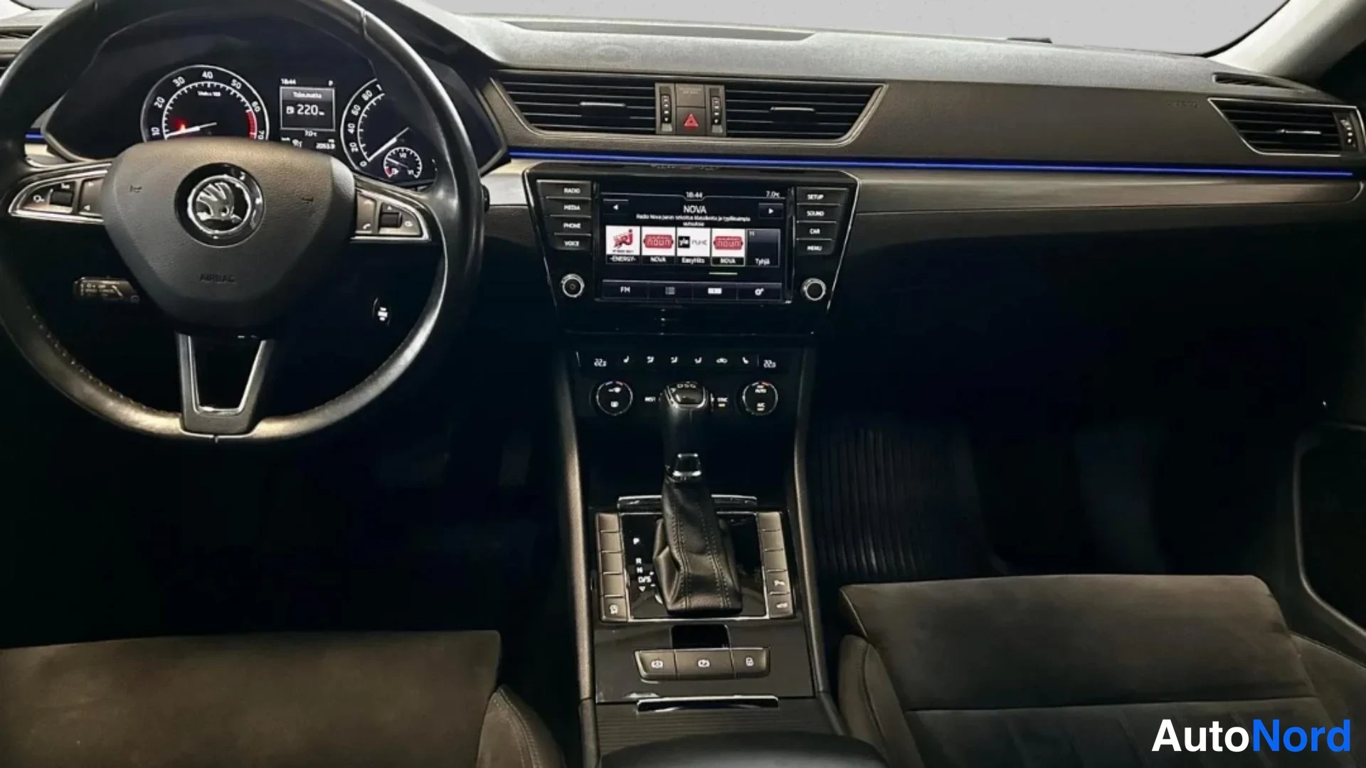 Beige Skoda Superb 2017, photo 7