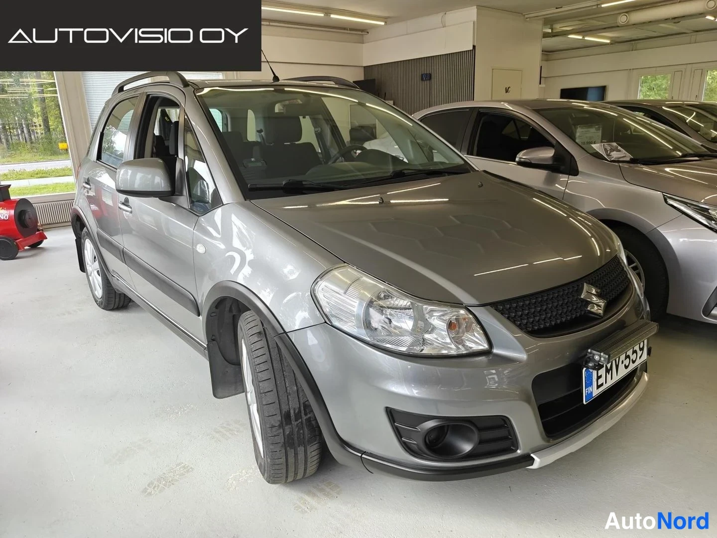 Grey Suzuki SX4 2014, front three-quarter, nose to the right, photo 2