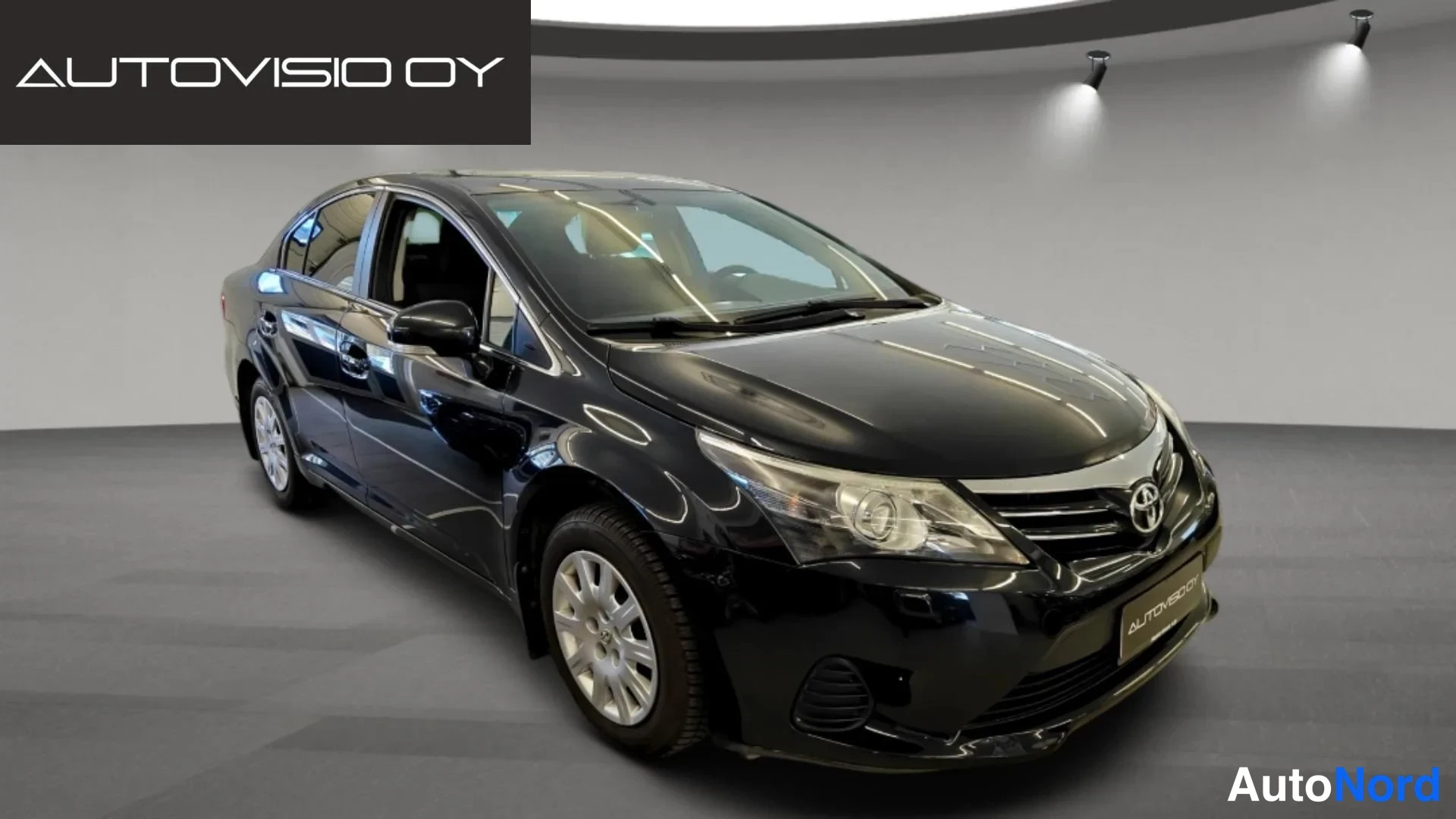 Black Toyota Avensis 2014, front three-quarter, nose to the right, photo 2