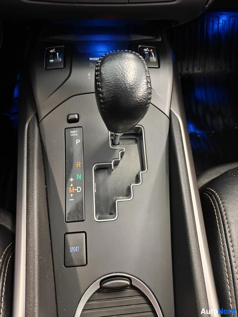 Blue Toyota Avensis 2018, photo 12