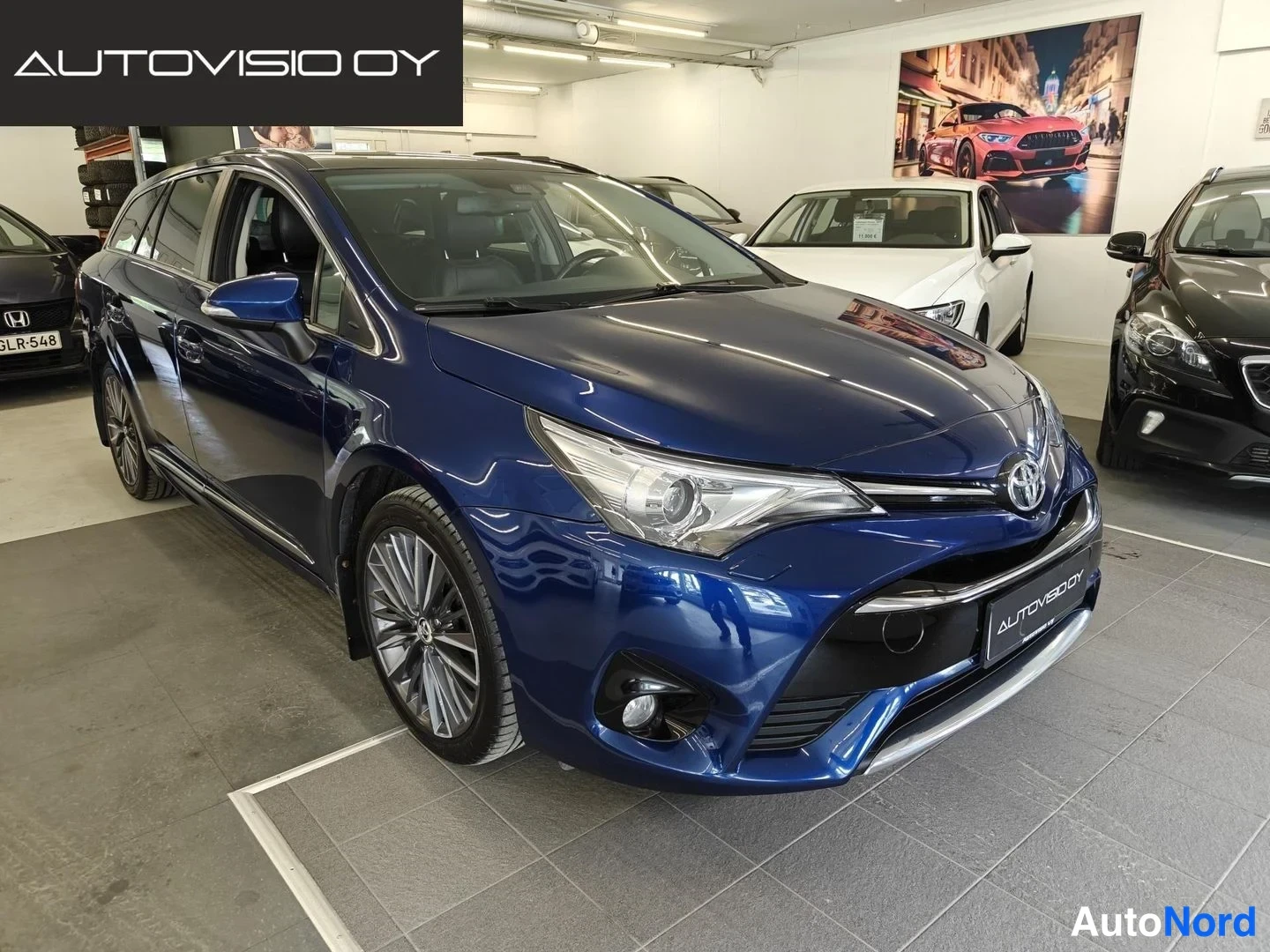 Blue Toyota Avensis 2018, front three-quarter, nose to the right, photo 3