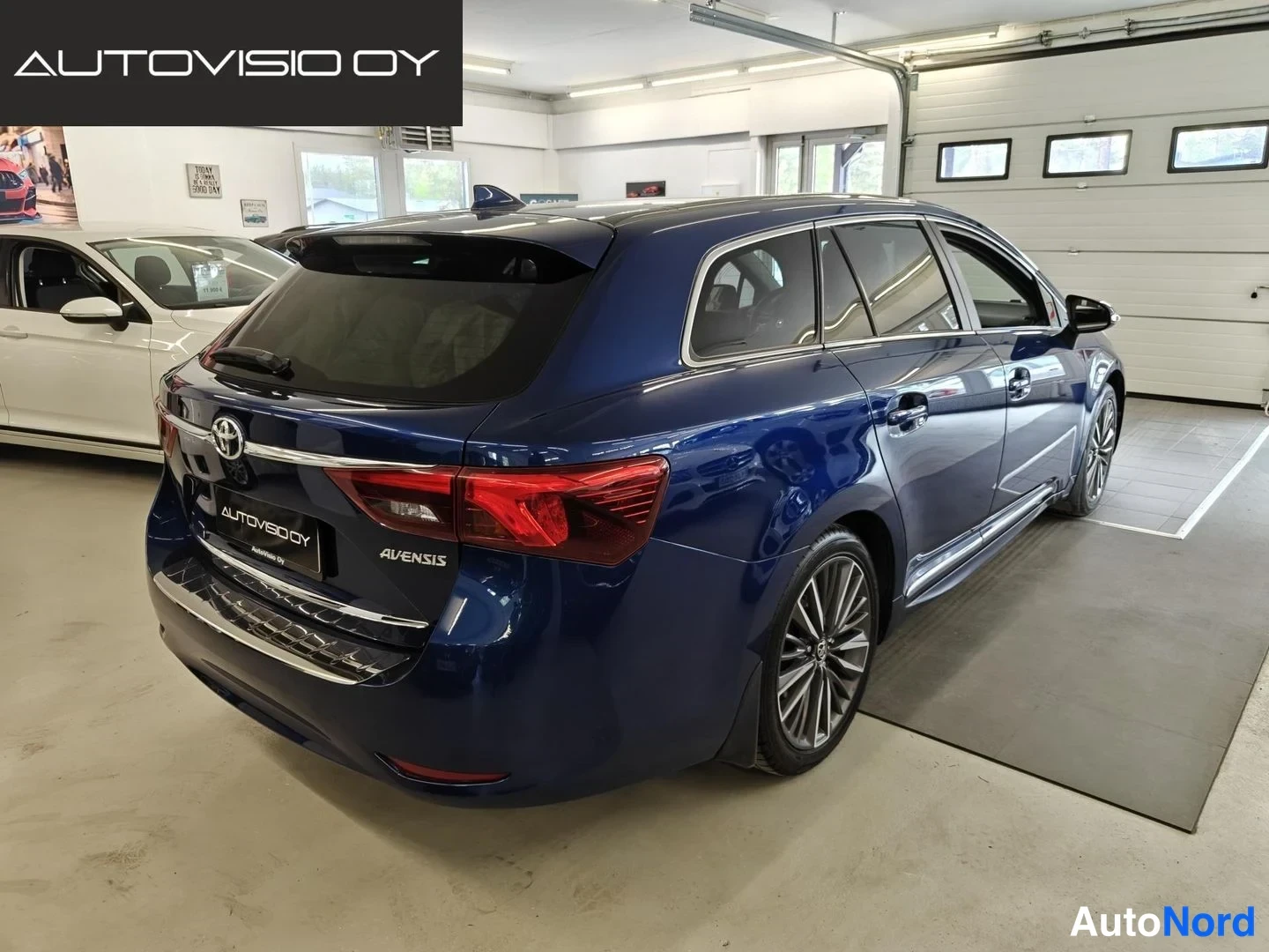 Blue Toyota Avensis 2018, rear three-quarter, photo 4