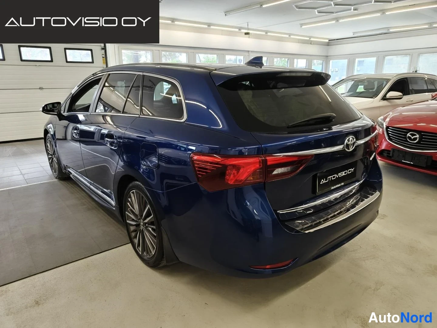 Blue Toyota Avensis 2018, rear three-quarter, photo 5