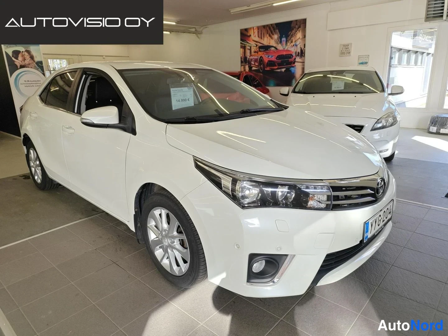 Valkoinen Toyota Corolla 2014, kuva 2