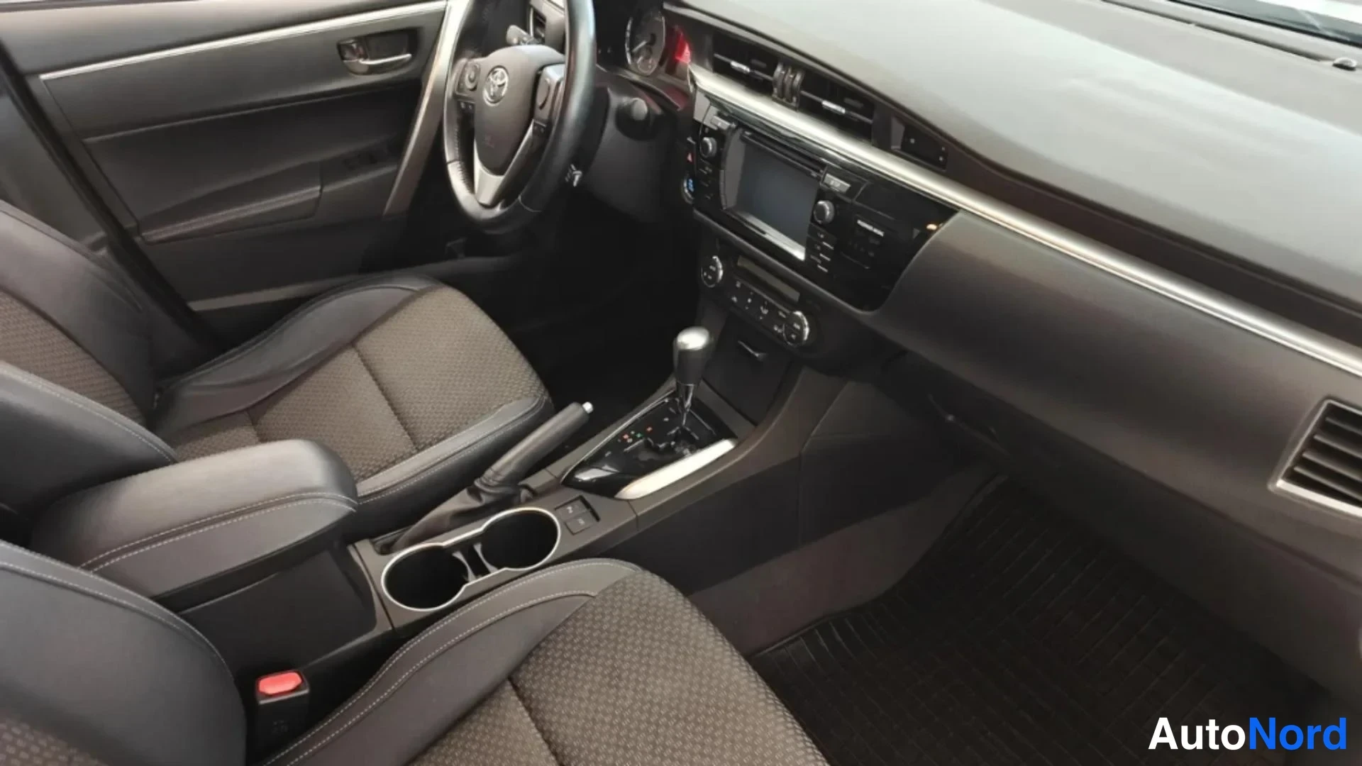 Valkoinen Toyota Corolla 2014, kuva 7