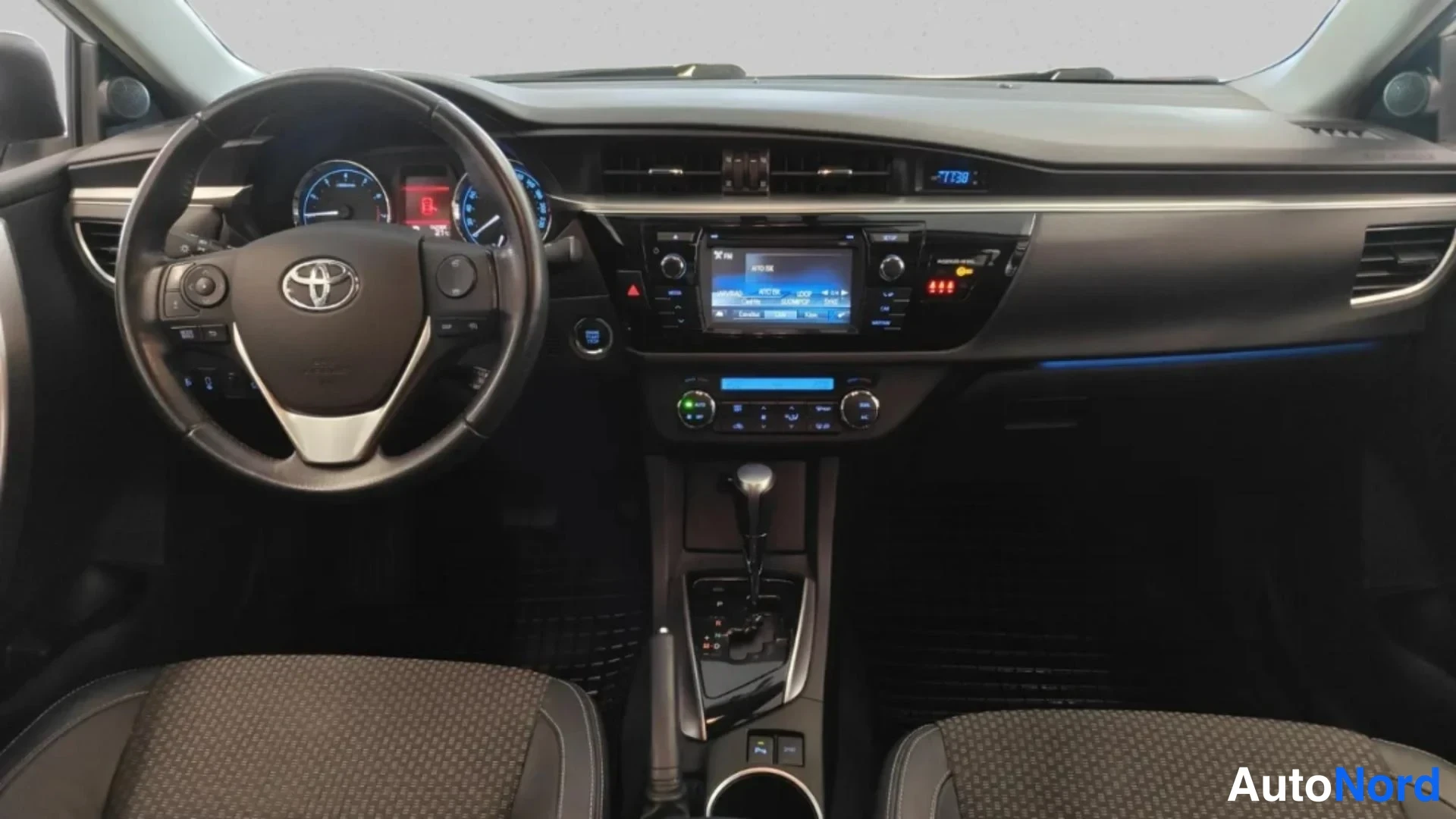 Valkoinen Toyota Corolla 2014, kuva 8
