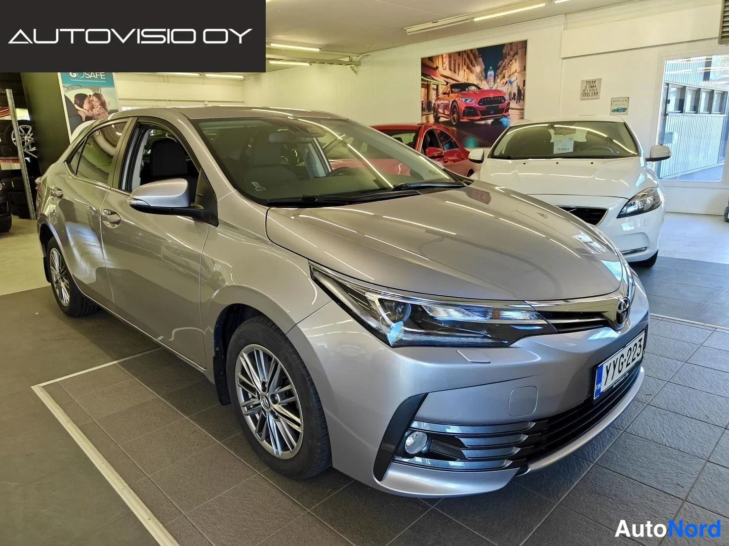 Grey Toyota Corolla 2019, front three-quarter, nose to the right, photo 2
