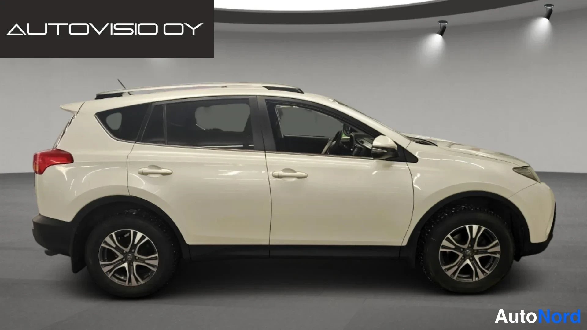 Valkoinen Toyota RAV4 2014, kuva 11