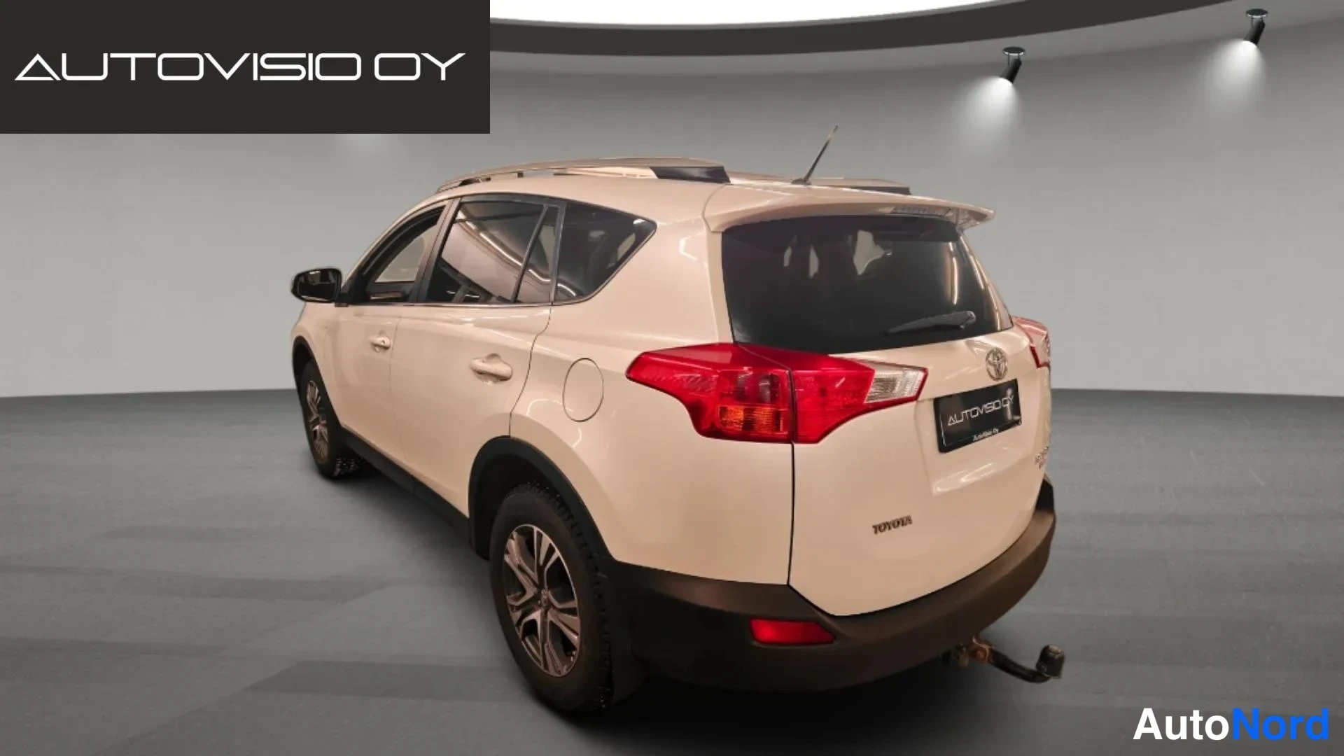Valkoinen Toyota RAV4 2014, kuva 12