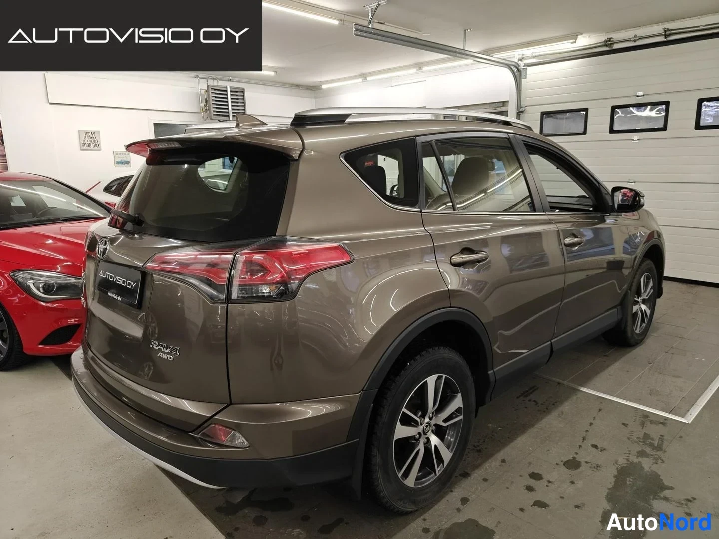 Brown Toyota RAV4 2016, rear three-quarter, photo 5