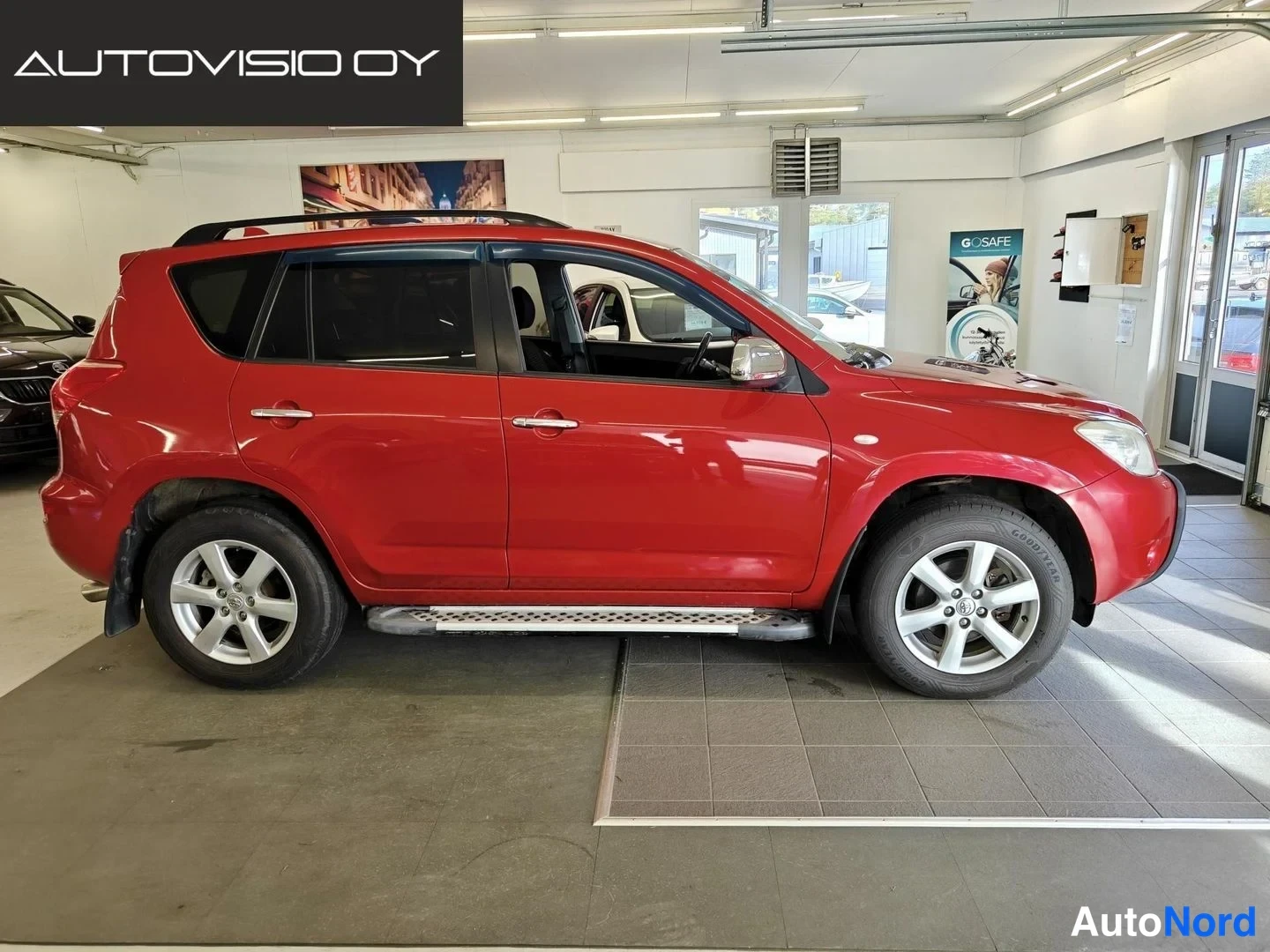 Red Toyota RAV4 2009, front three-quarter, nose to the right, photo 3