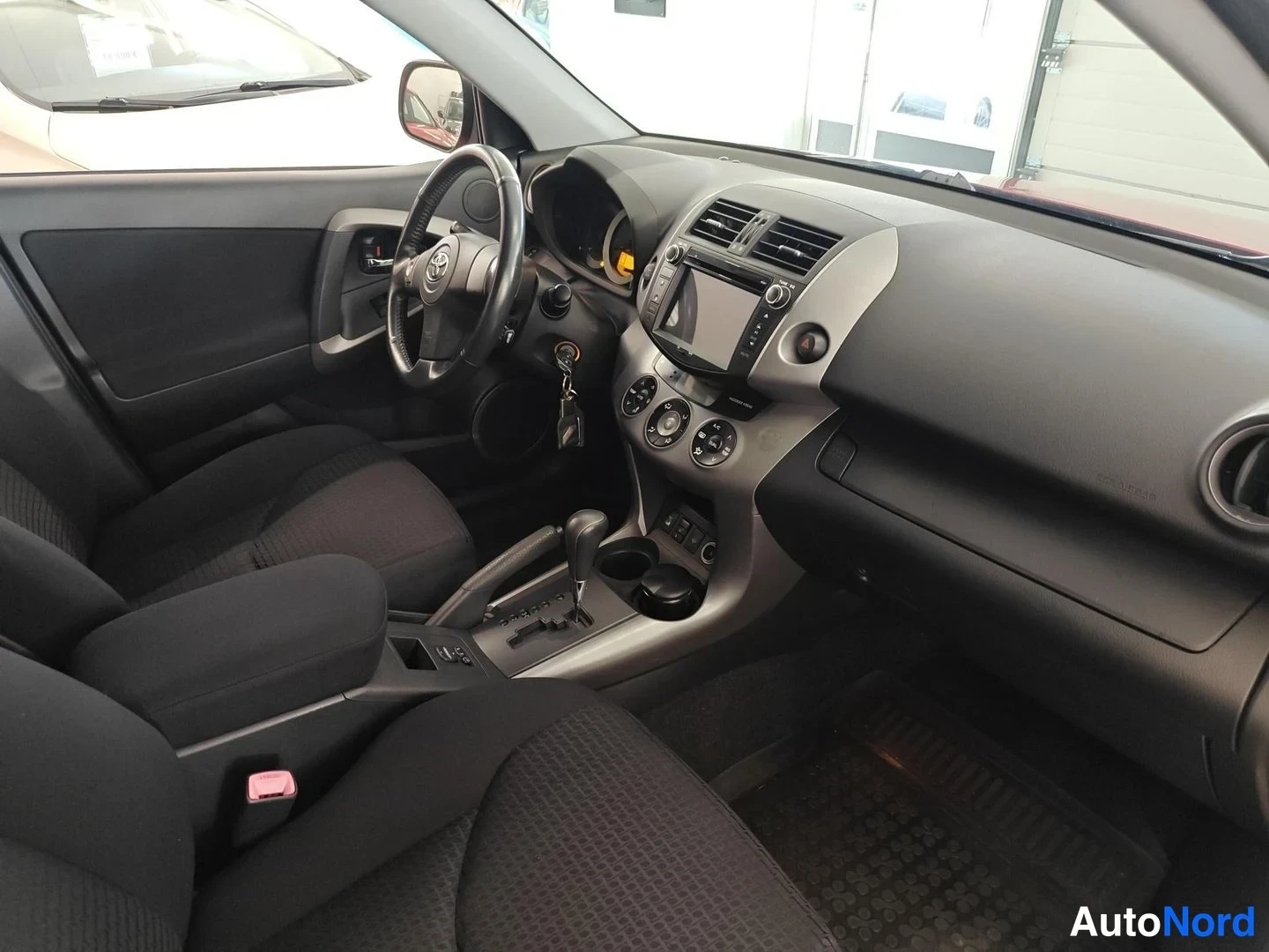 Red Toyota RAV4 2009, photo 7