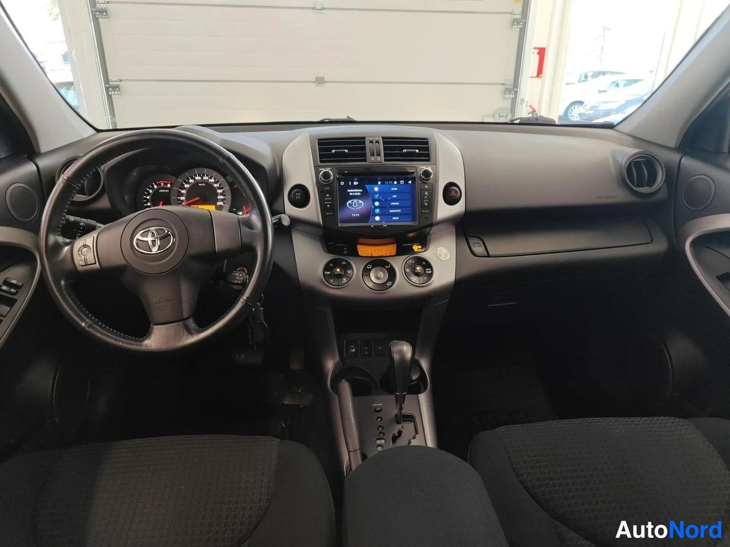 Red Toyota RAV4 2009, photo 8