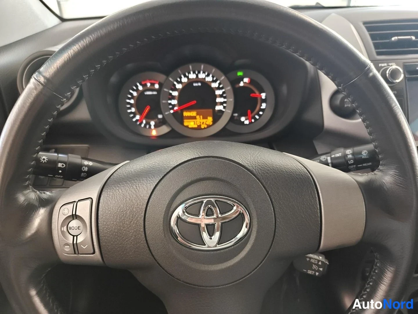 Red Toyota RAV4 2009, photo 9