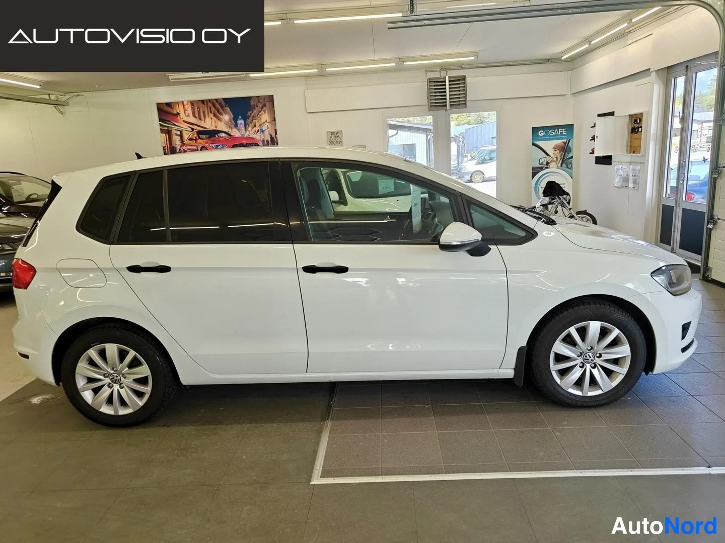 White Volkswagen Golf Sportsvan 2018, side, photo 3