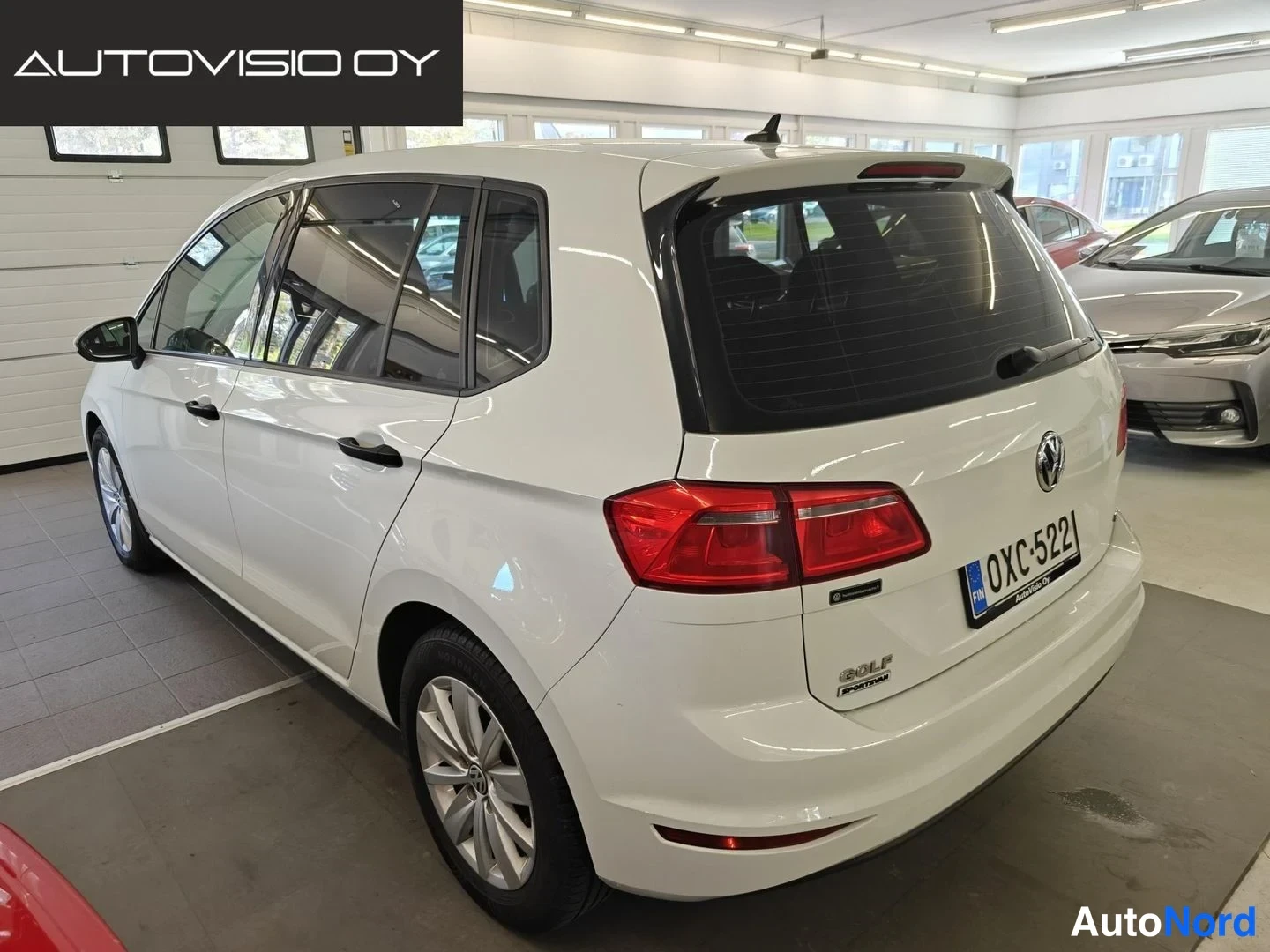 White Volkswagen Golf Sportsvan 2018, rear three-quarter, photo 4