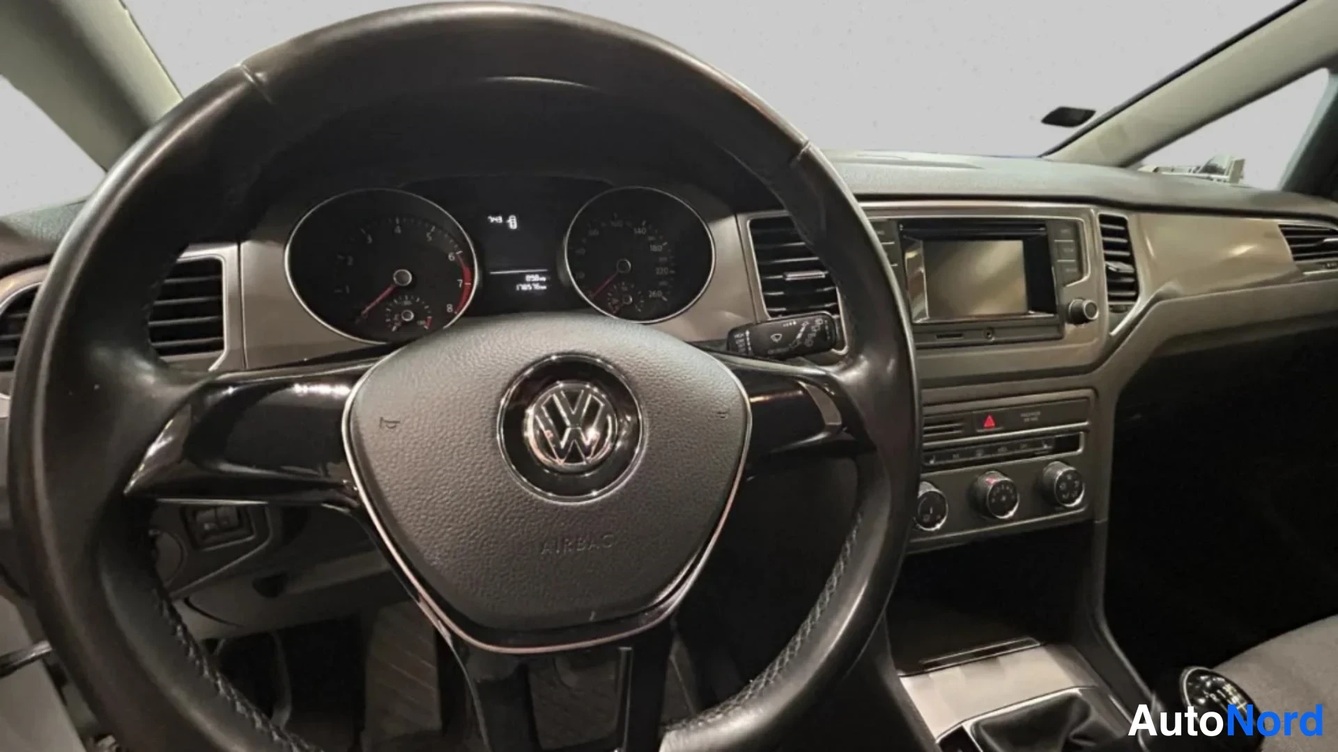 White Volkswagen Golf Sportsvan 2018, photo 8