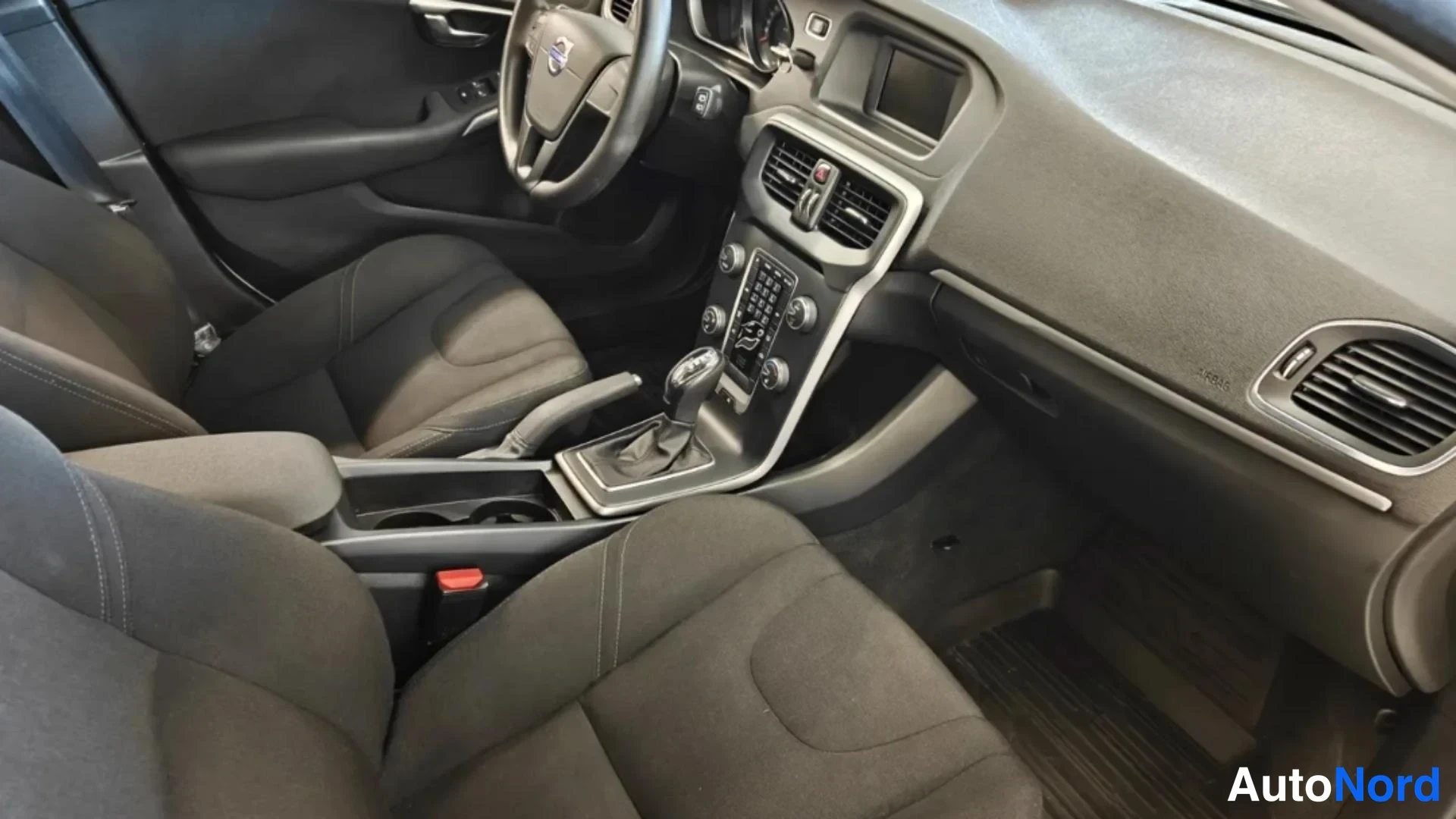 White Volvo V40 2014, photo 7