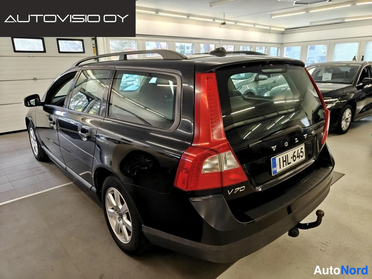 Black Volvo V70 2009, rear three-quarter, photo 4
