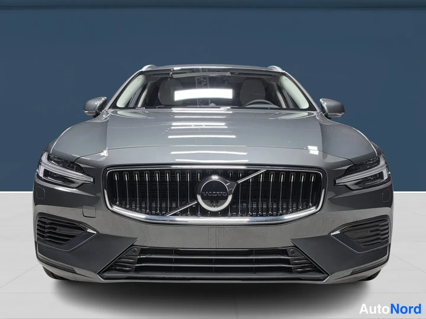 Vihreä Volvo V60 2026, edestä, kuva 4