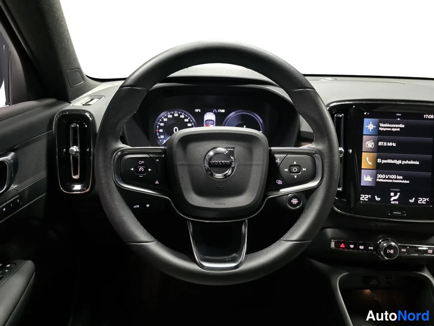 Harmaa Volvo XC40 2024, kuva 14