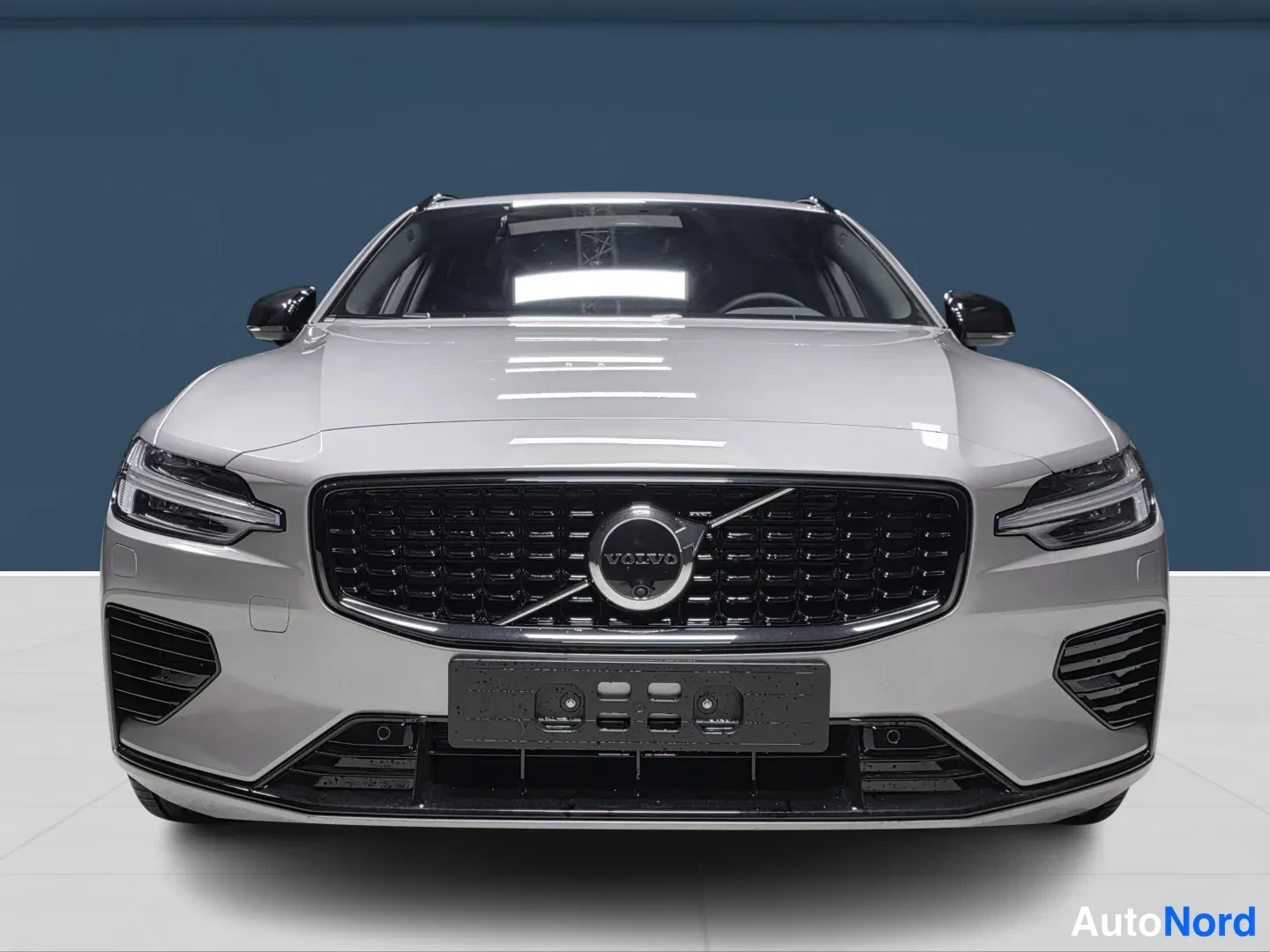 Hopea Volvo V60 2026, edestä, kuva 3