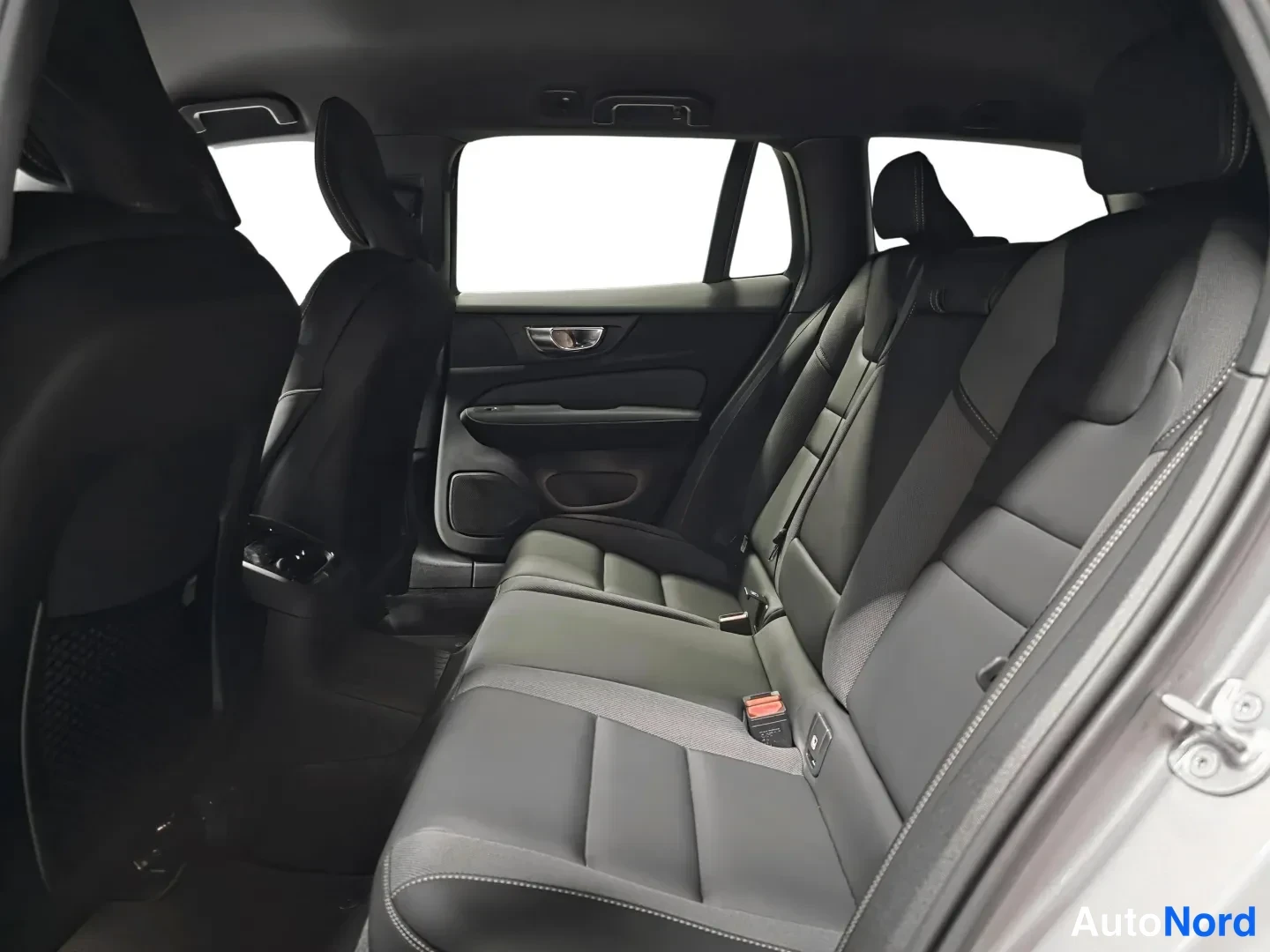 Hopea Volvo V60 2026, takaistuimet, kuva 12
