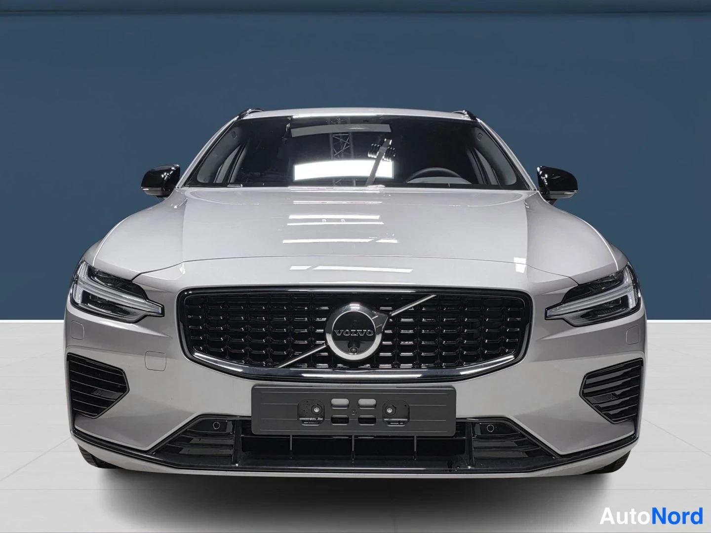 Hopea Volvo V60 2026, edestä, kuva 4