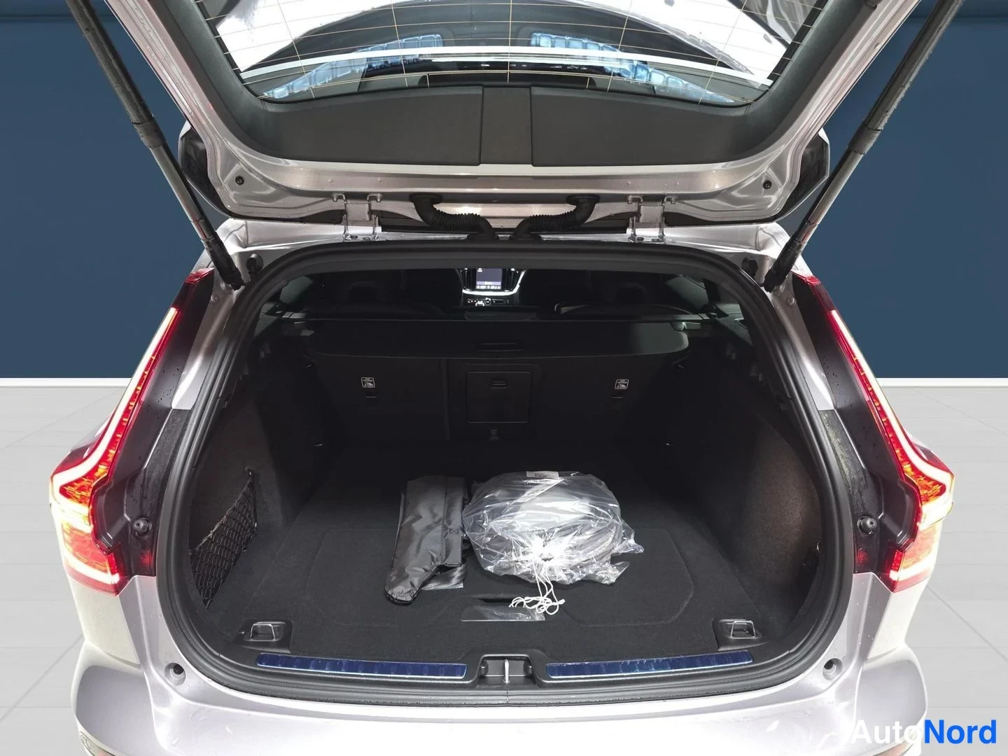 Hopea Volvo V60 2026, takaa, kuva 8