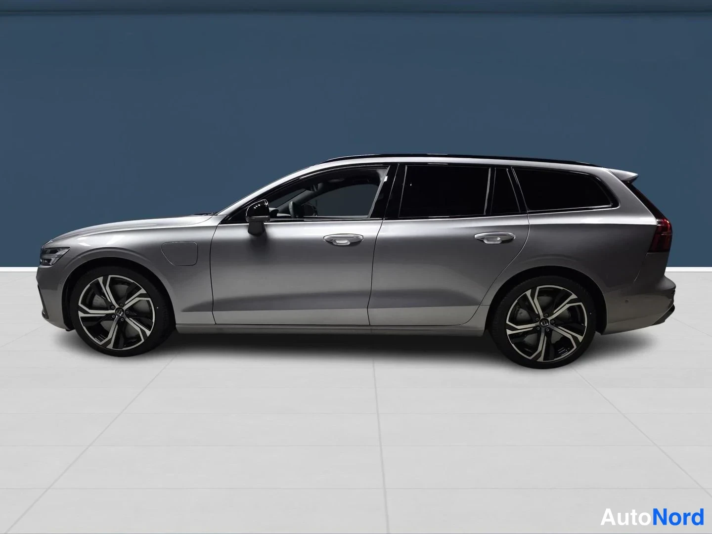 Hopea Volvo V60 2026, etuviisto, keula vasemmalle, kuva 2