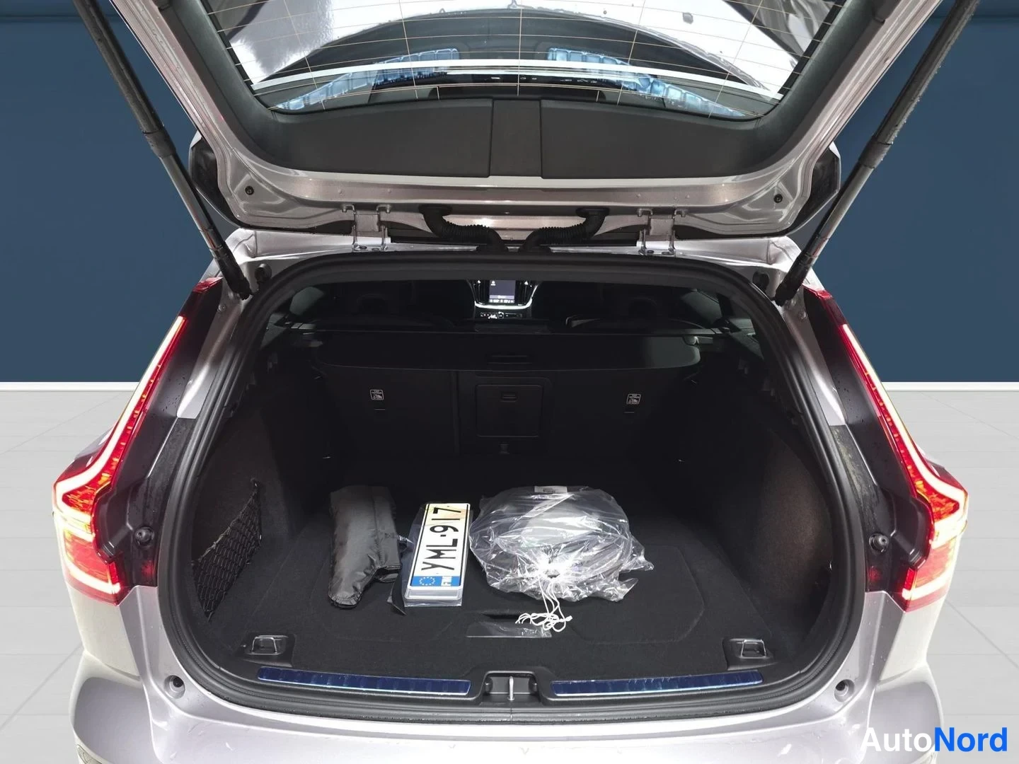 Hopea Volvo V60 2026, takaa, kuva 9