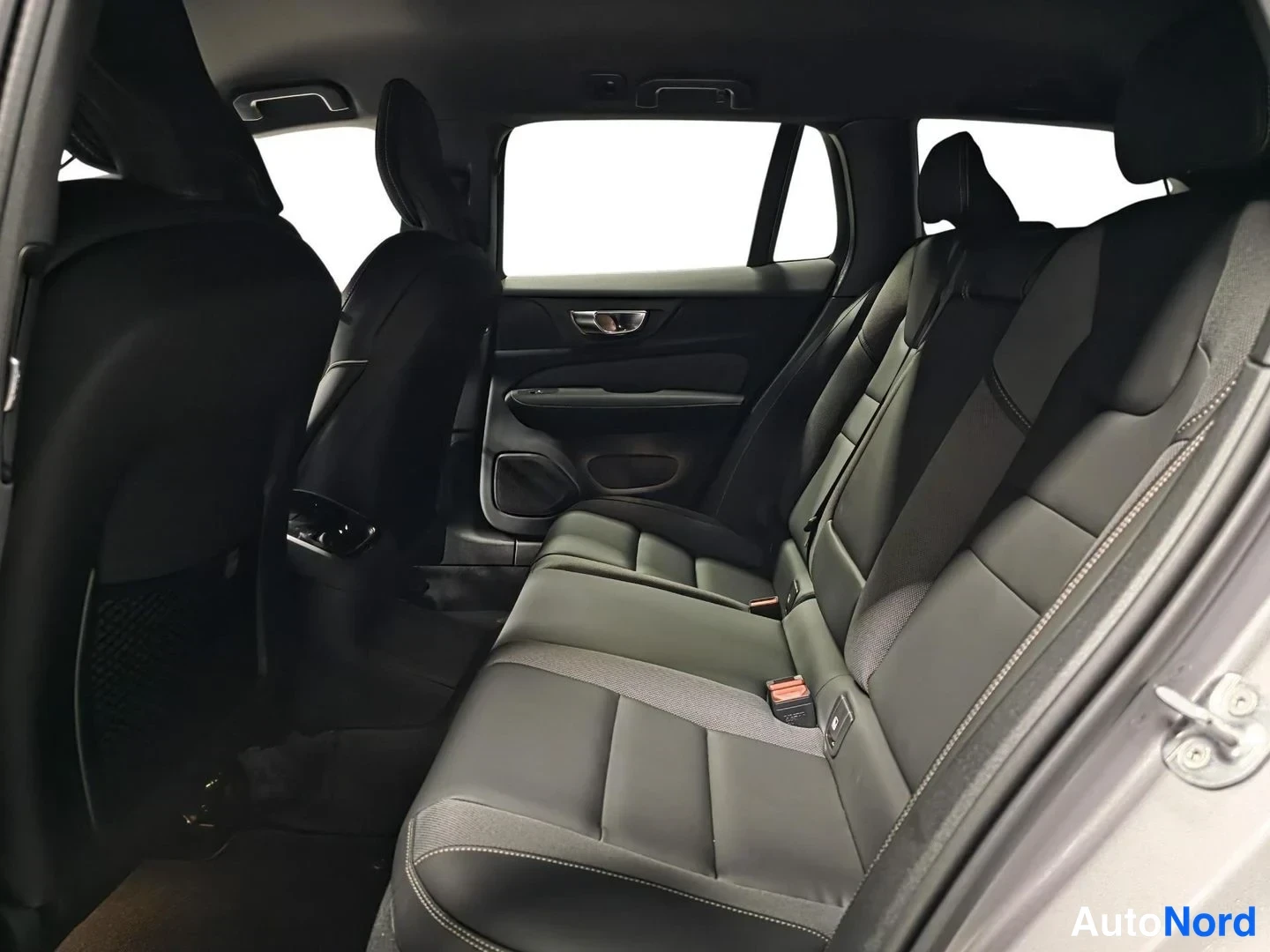 Hopea Volvo V60 2026, kuva 20